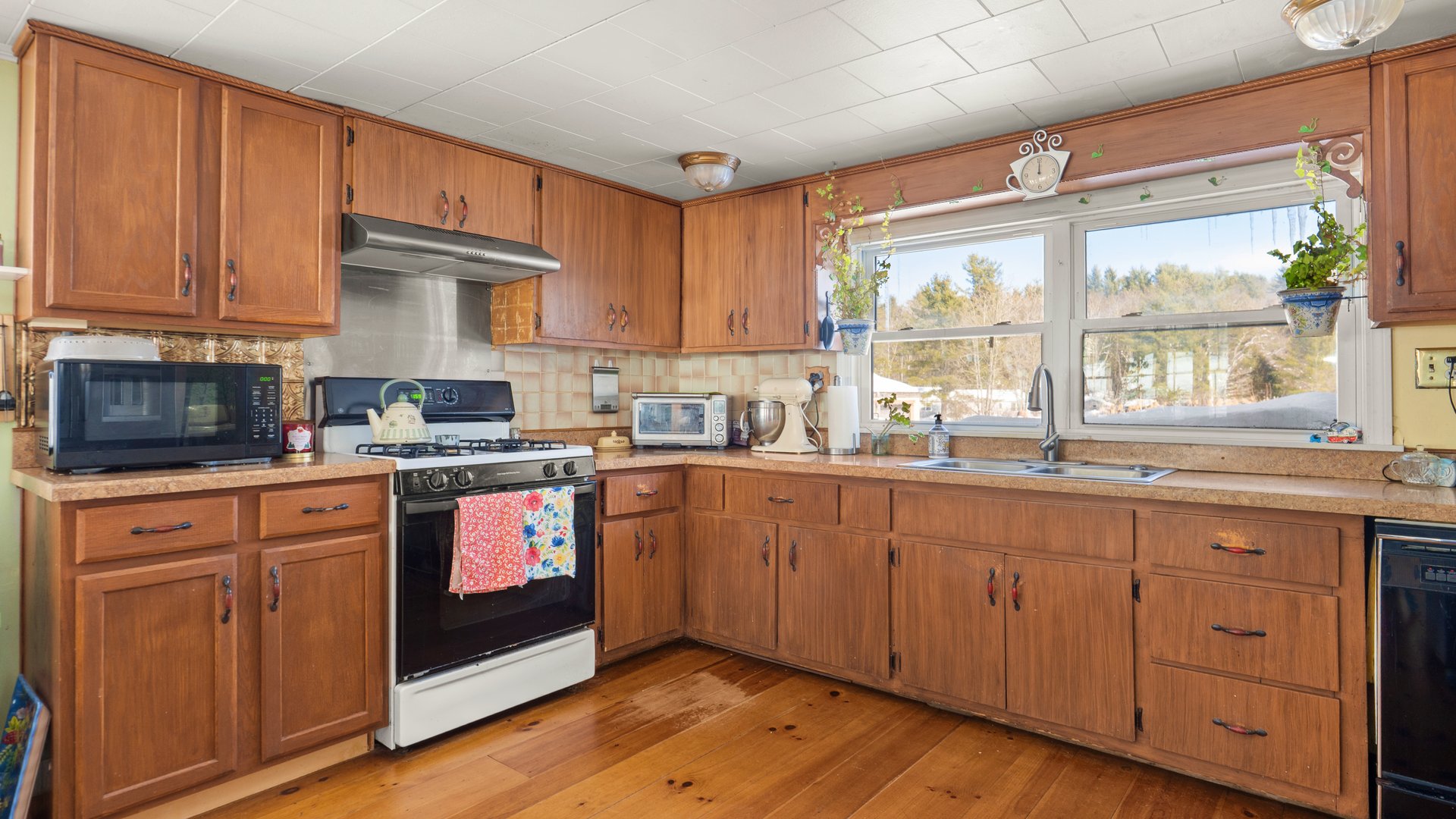 93 South Main Rd Photo 7