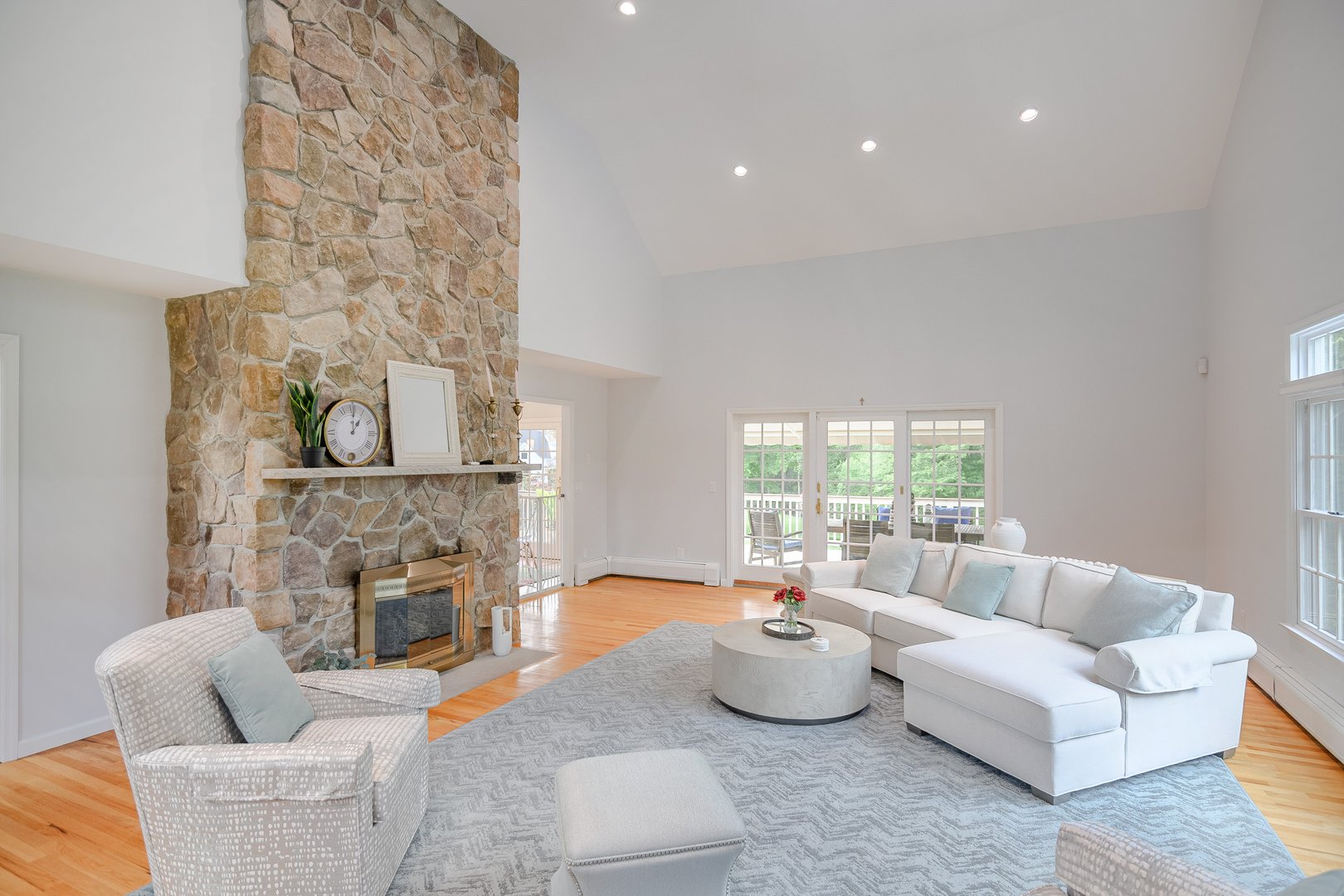 20 Laura Drive Photo 4