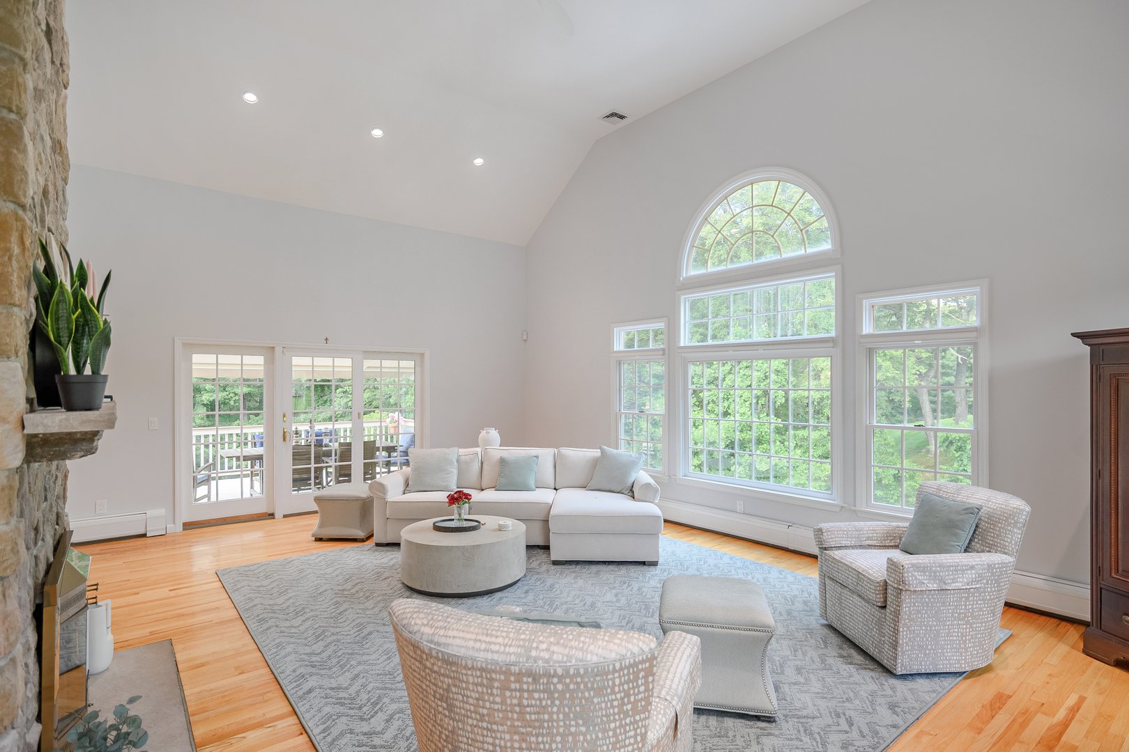 20 Laura Drive Photo 5