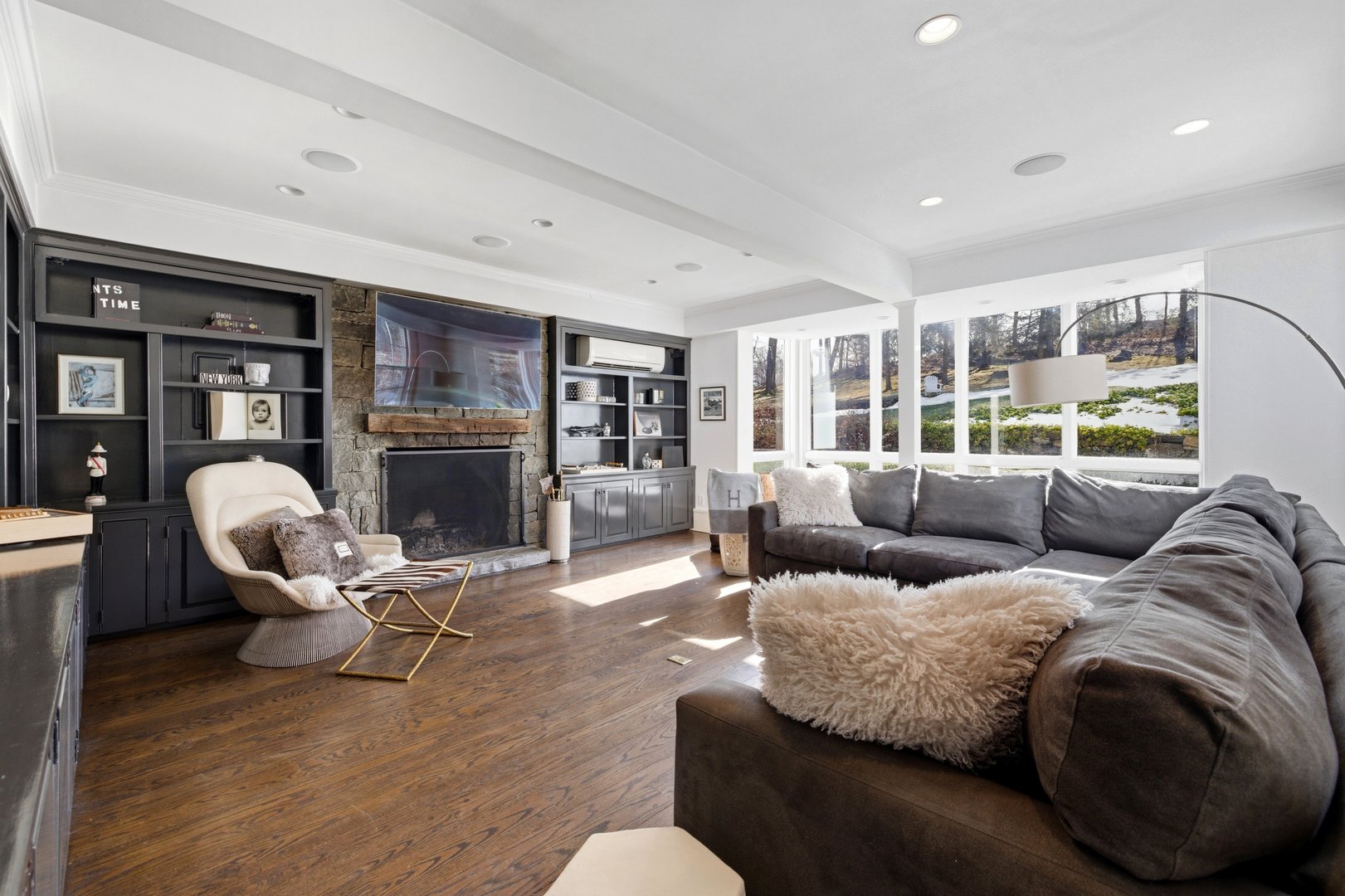 314 Mclain Street Photo 5