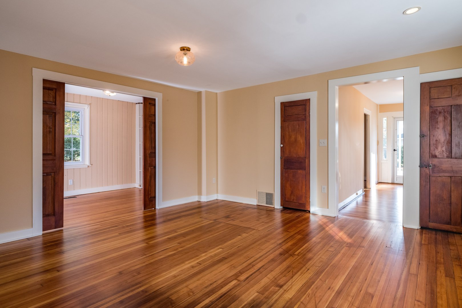 97 Commerce Street Photo 6