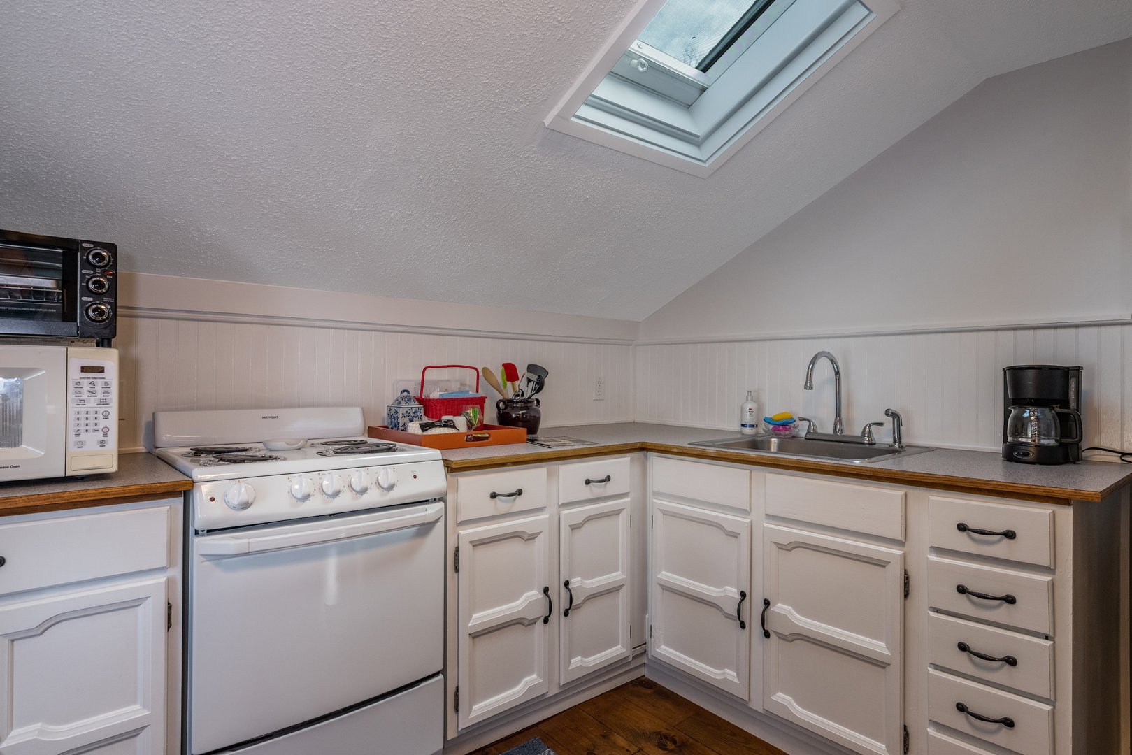 97 Commerce Street Photo 14