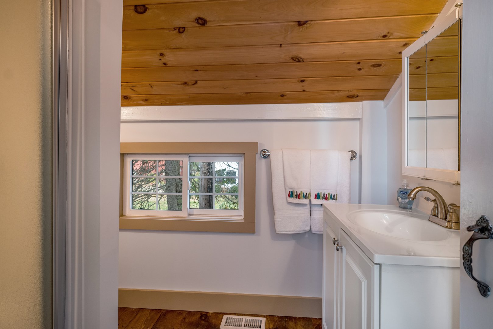 97 Commerce Street Photo 16