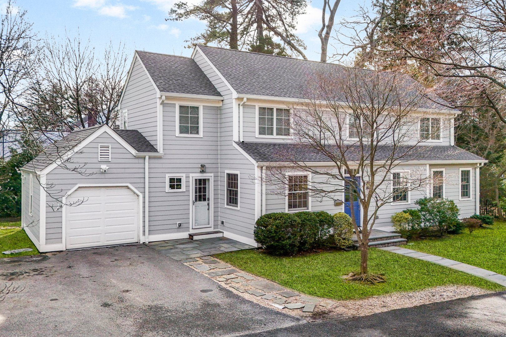 1054 Clay Avenue Photo 2