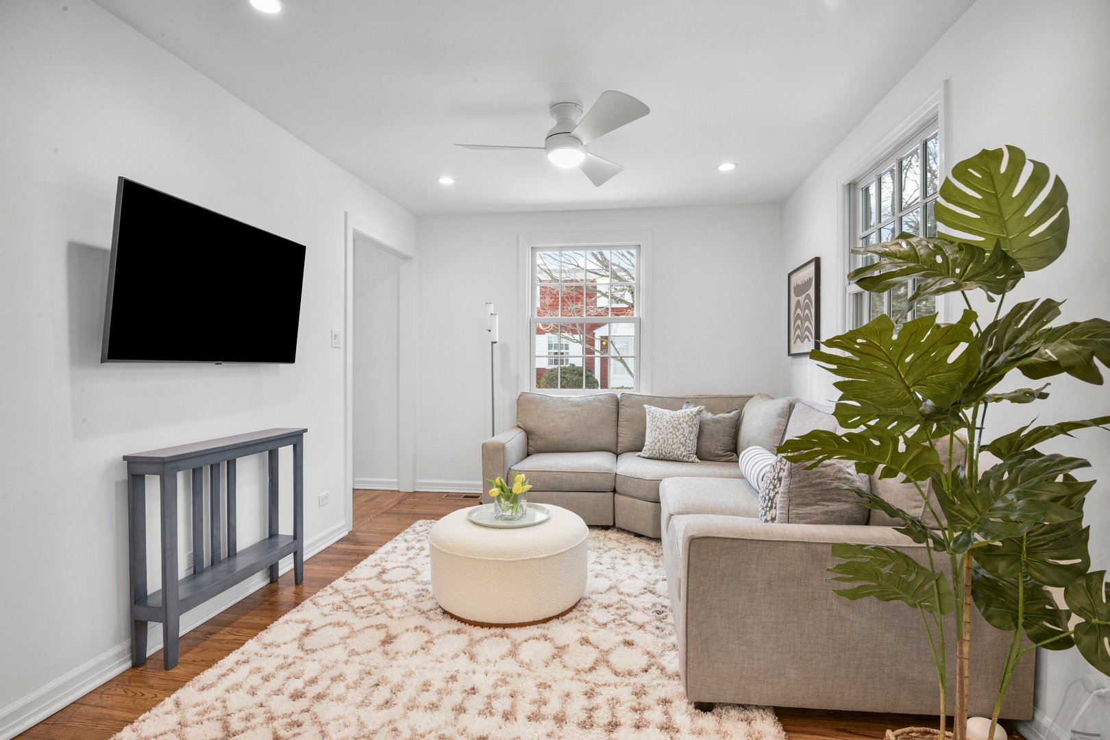 1054 Clay Avenue Photo 4