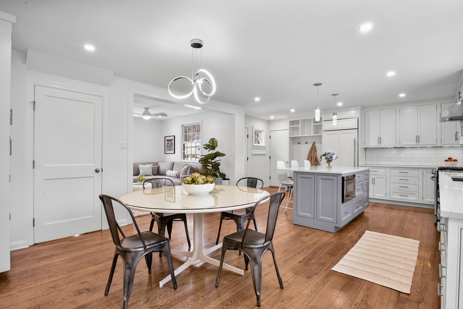 1054 Clay Avenue Photo 5