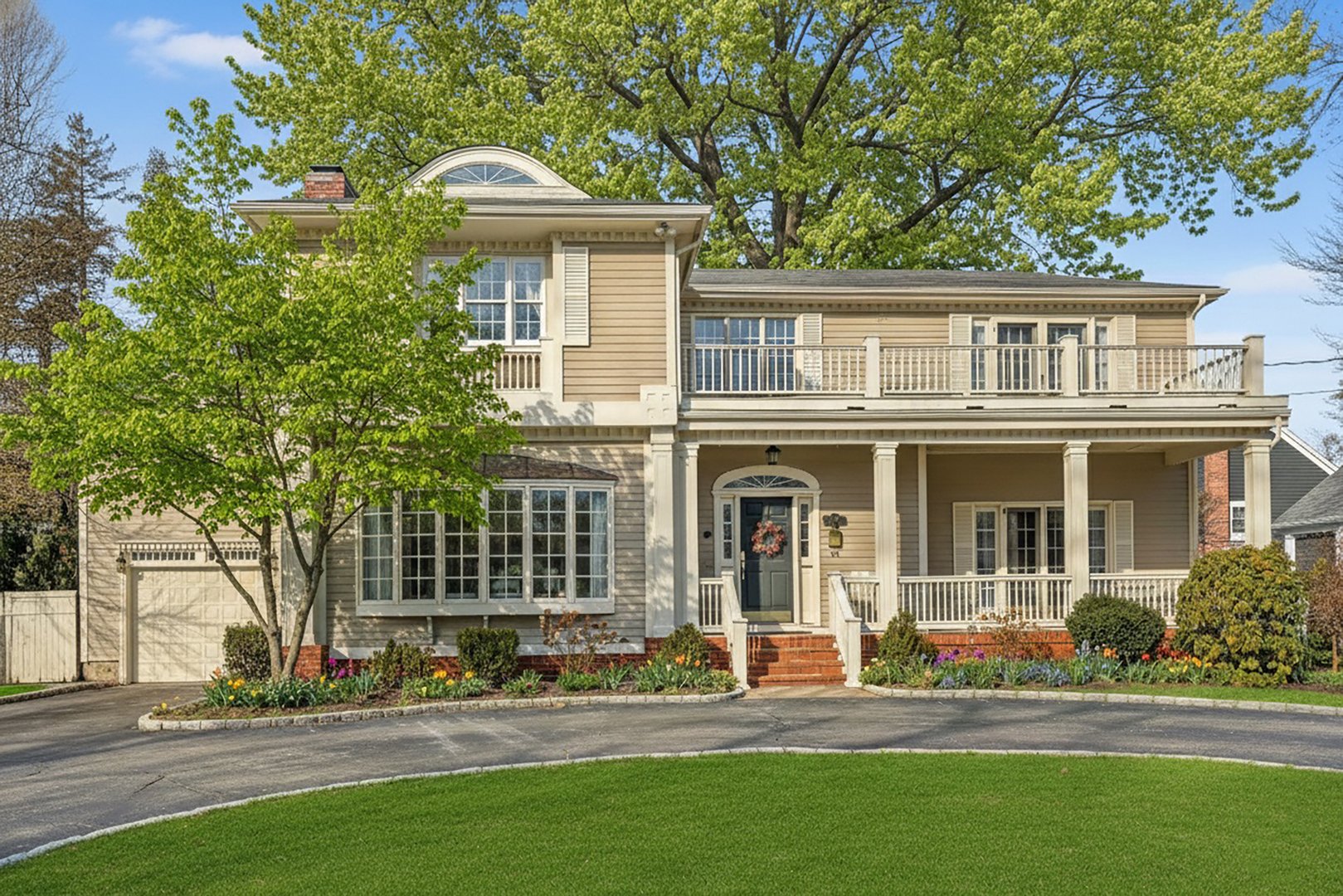 152 West River Street Photo 1