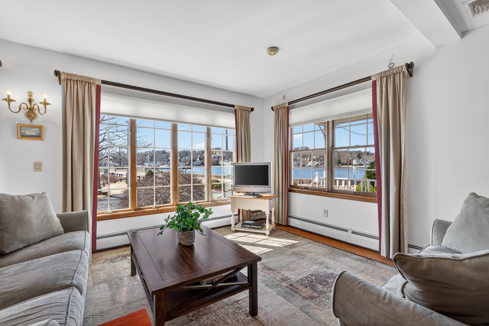 40 Holmes Street Photo 5