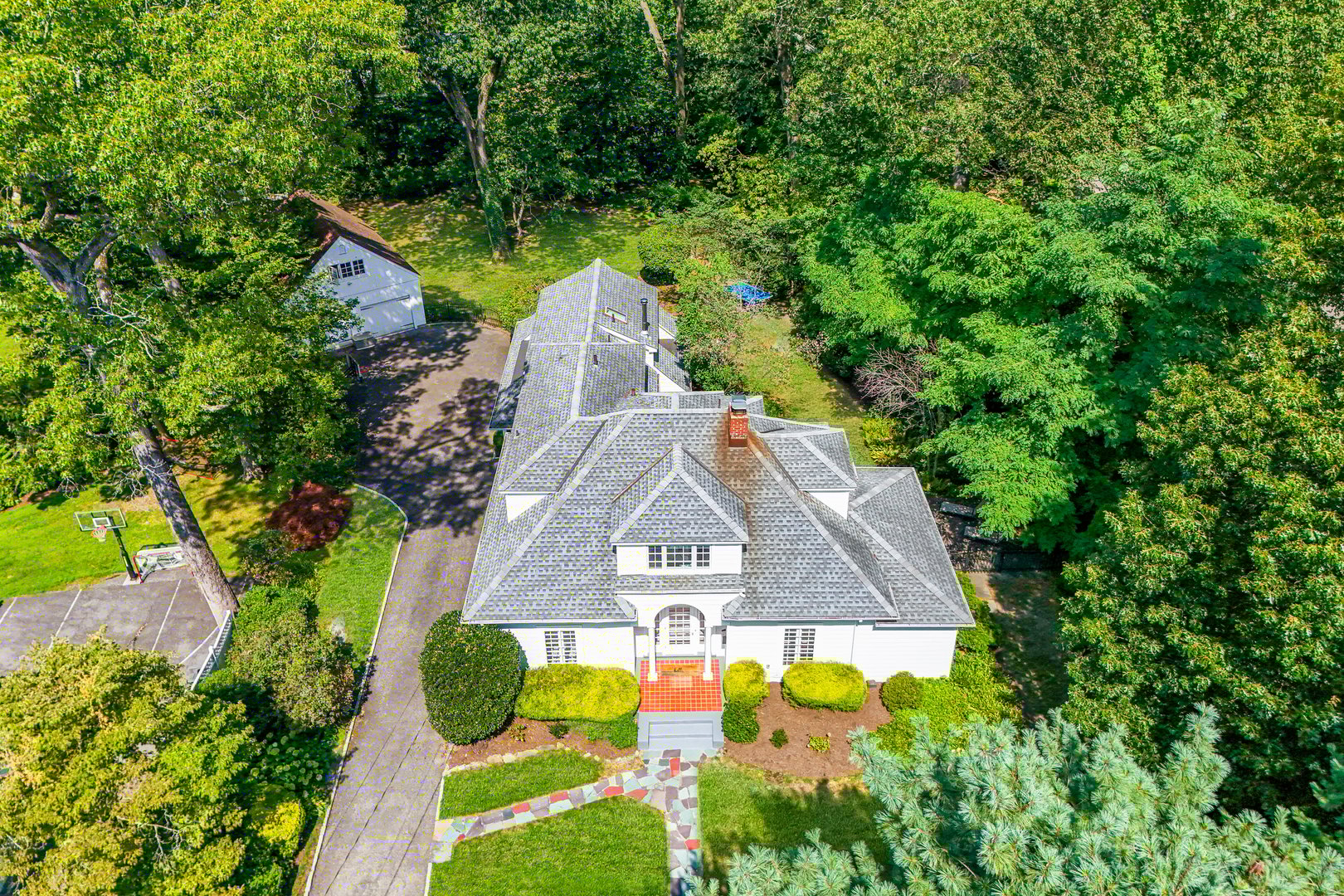 584 Forest Avenue Photo 3