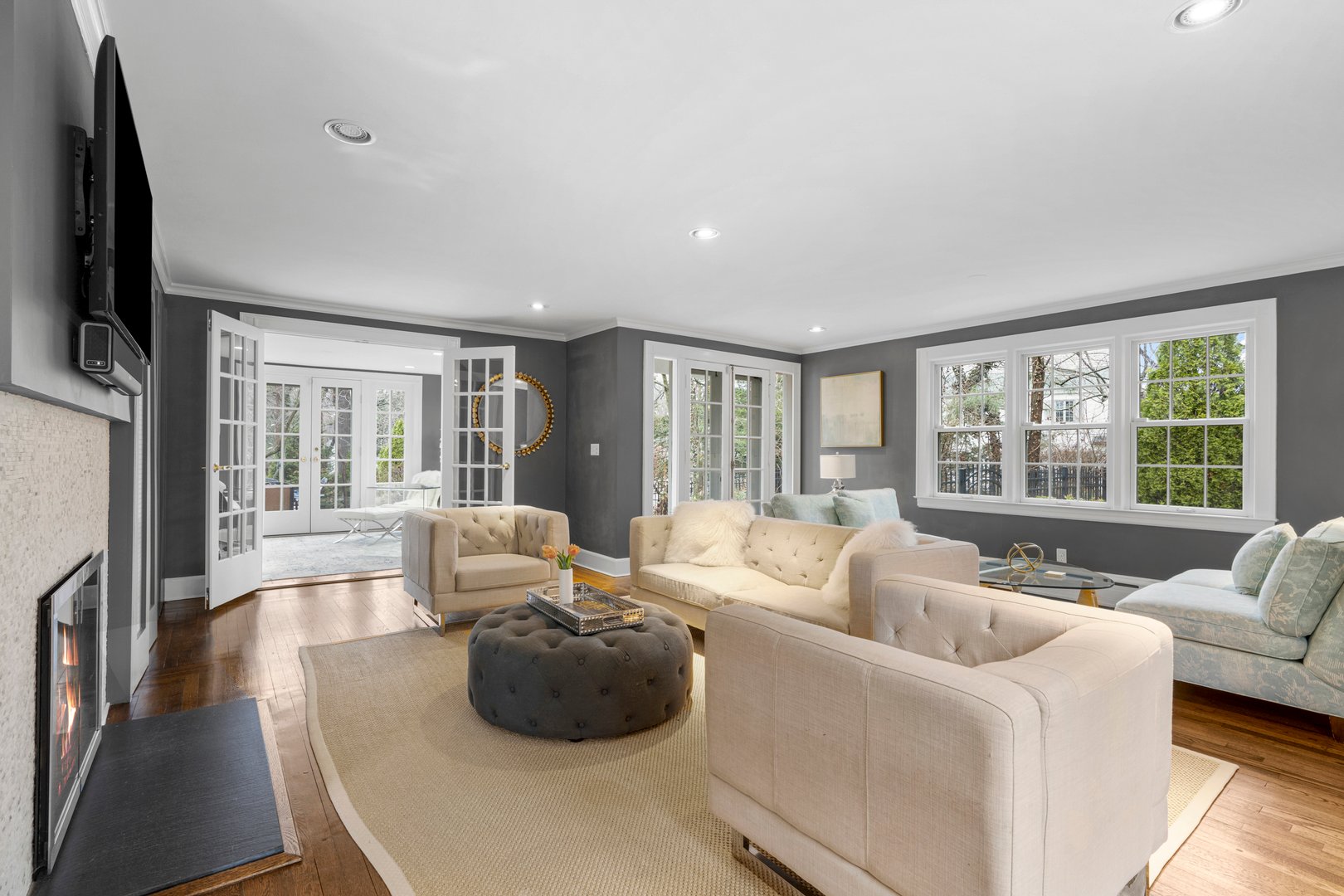 584 Forest Avenue Photo 7