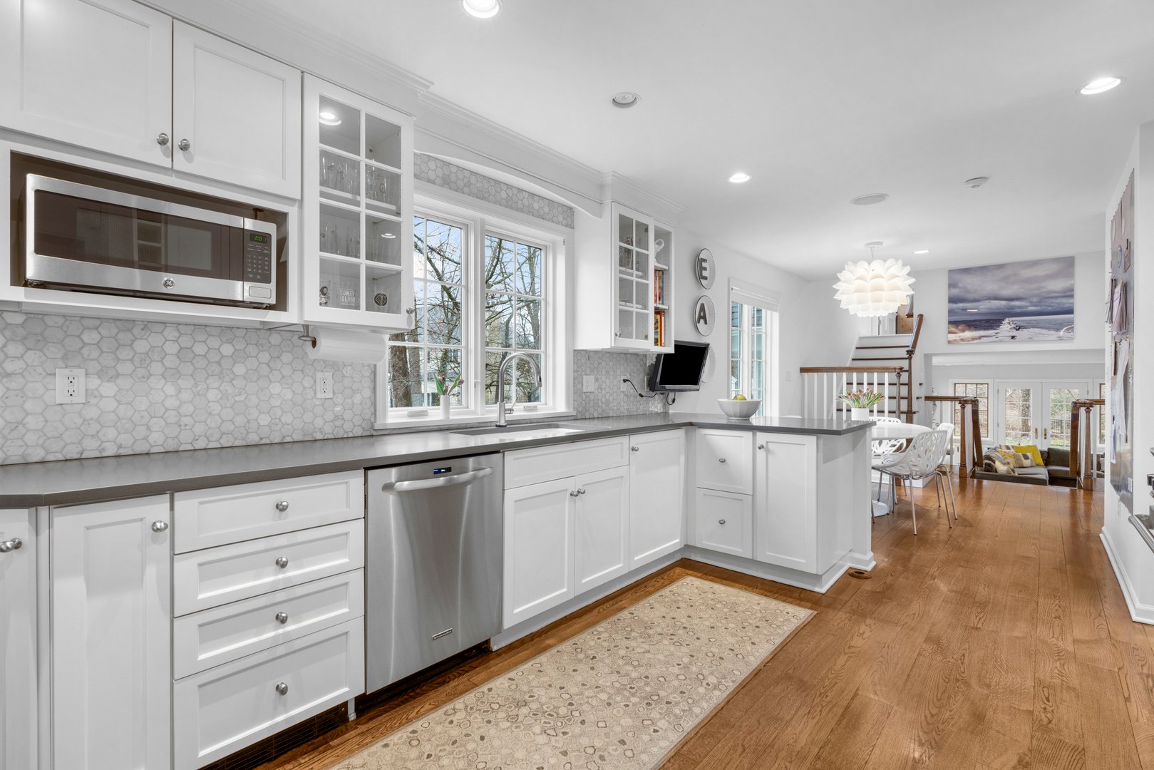 584 Forest Avenue Photo 12