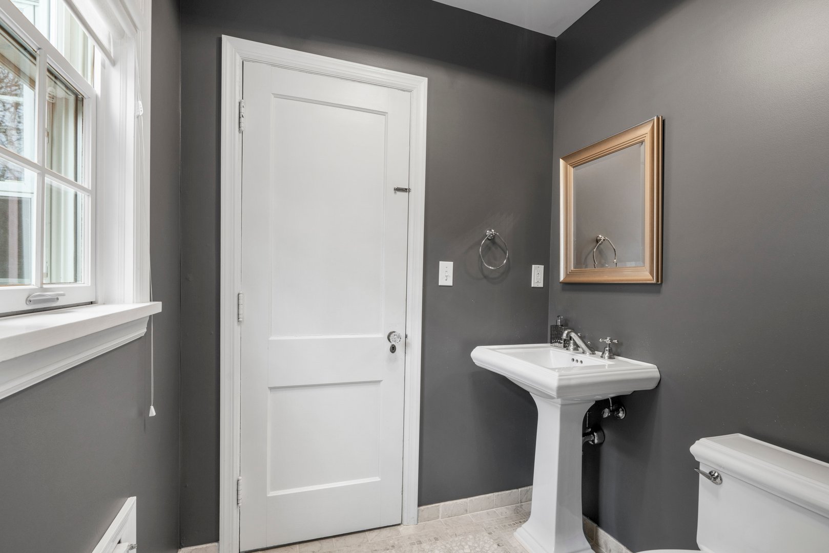 584 Forest Avenue Photo 19