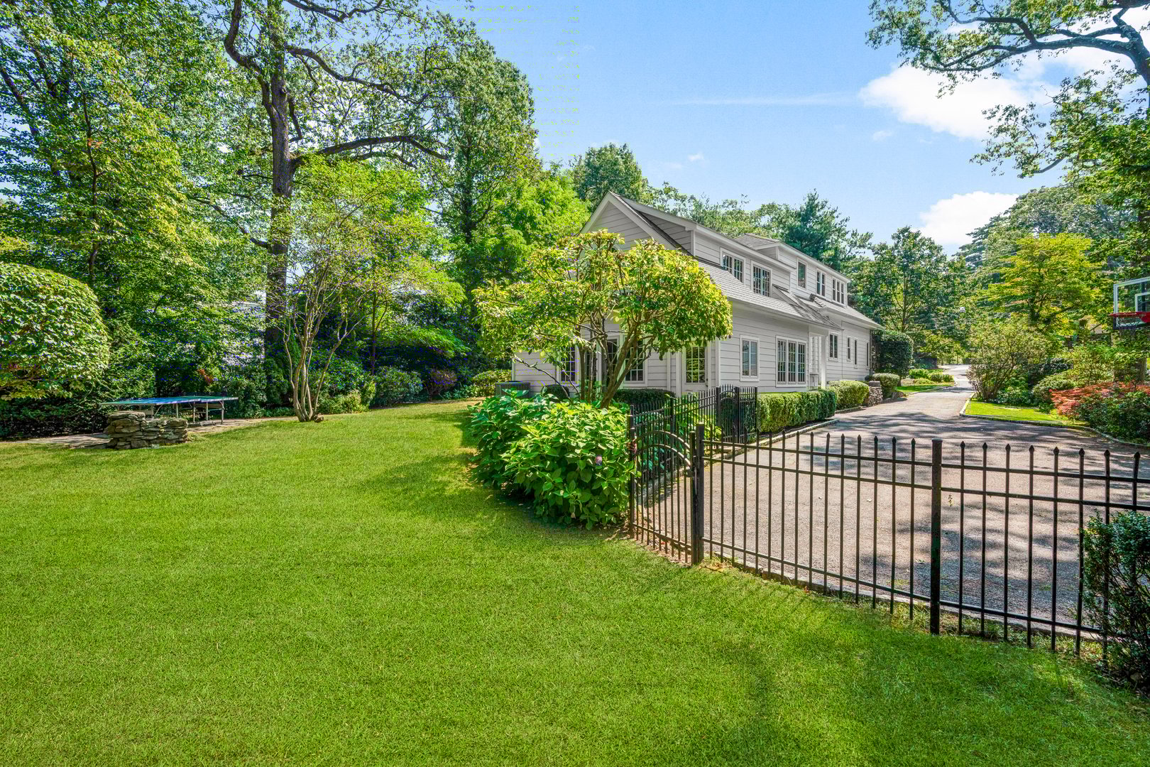 584 Forest Avenue Photo 31