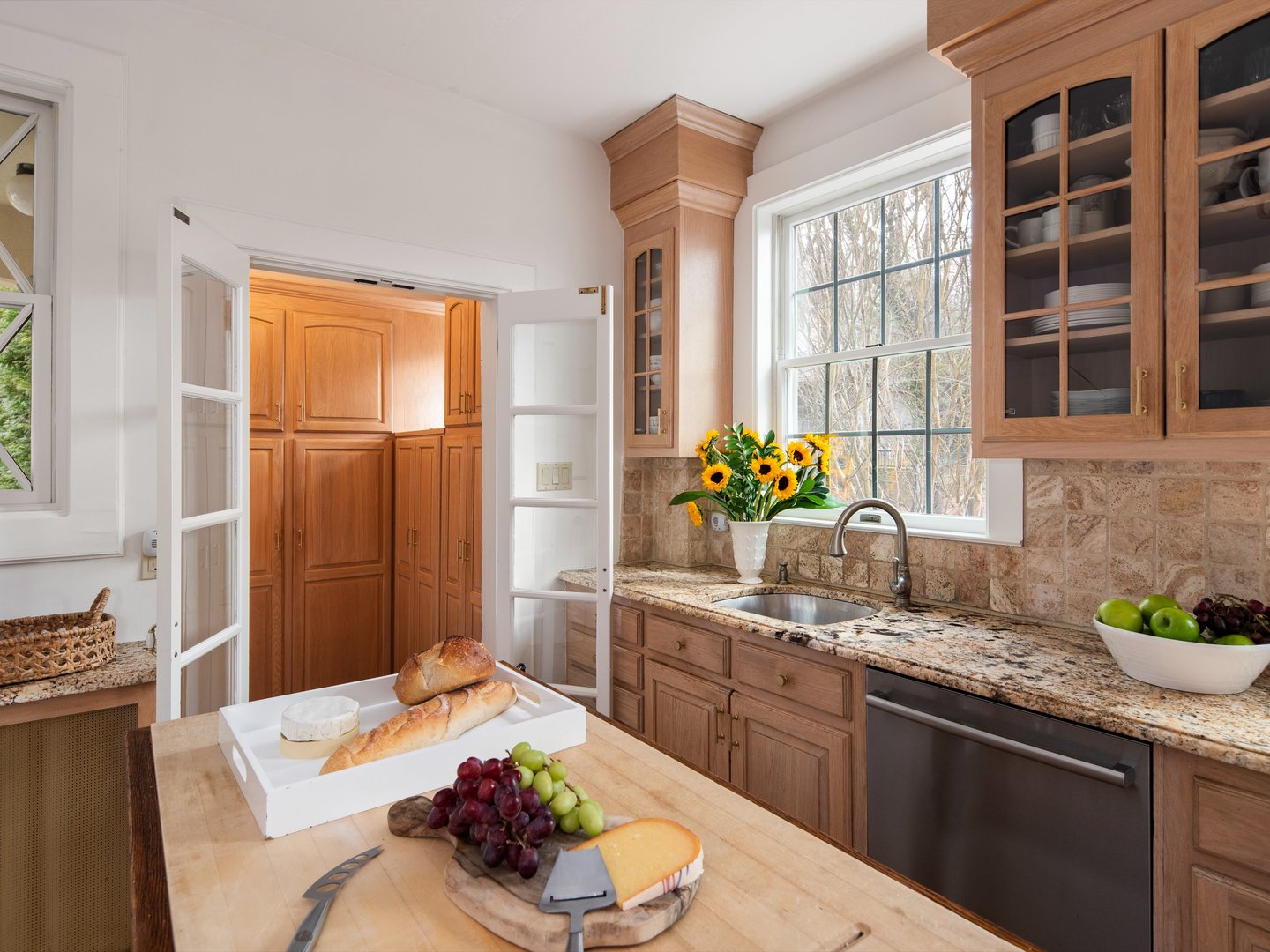 75 Oliphant Avenue Photo 9