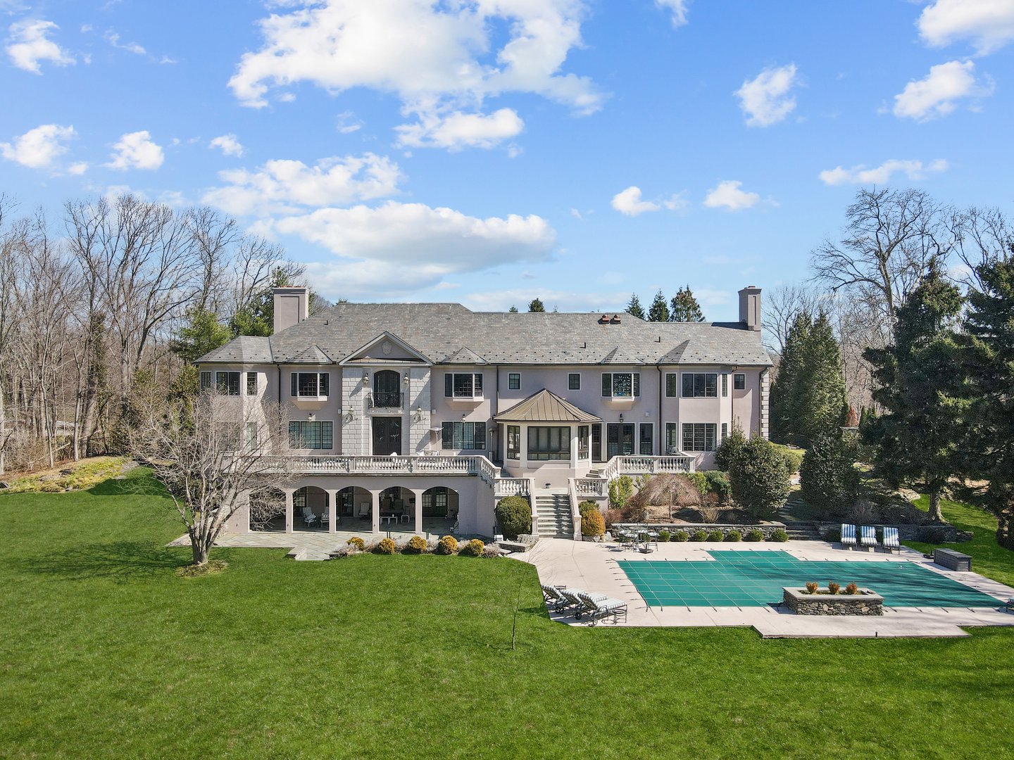 1 Laurelwood Court Photo 2