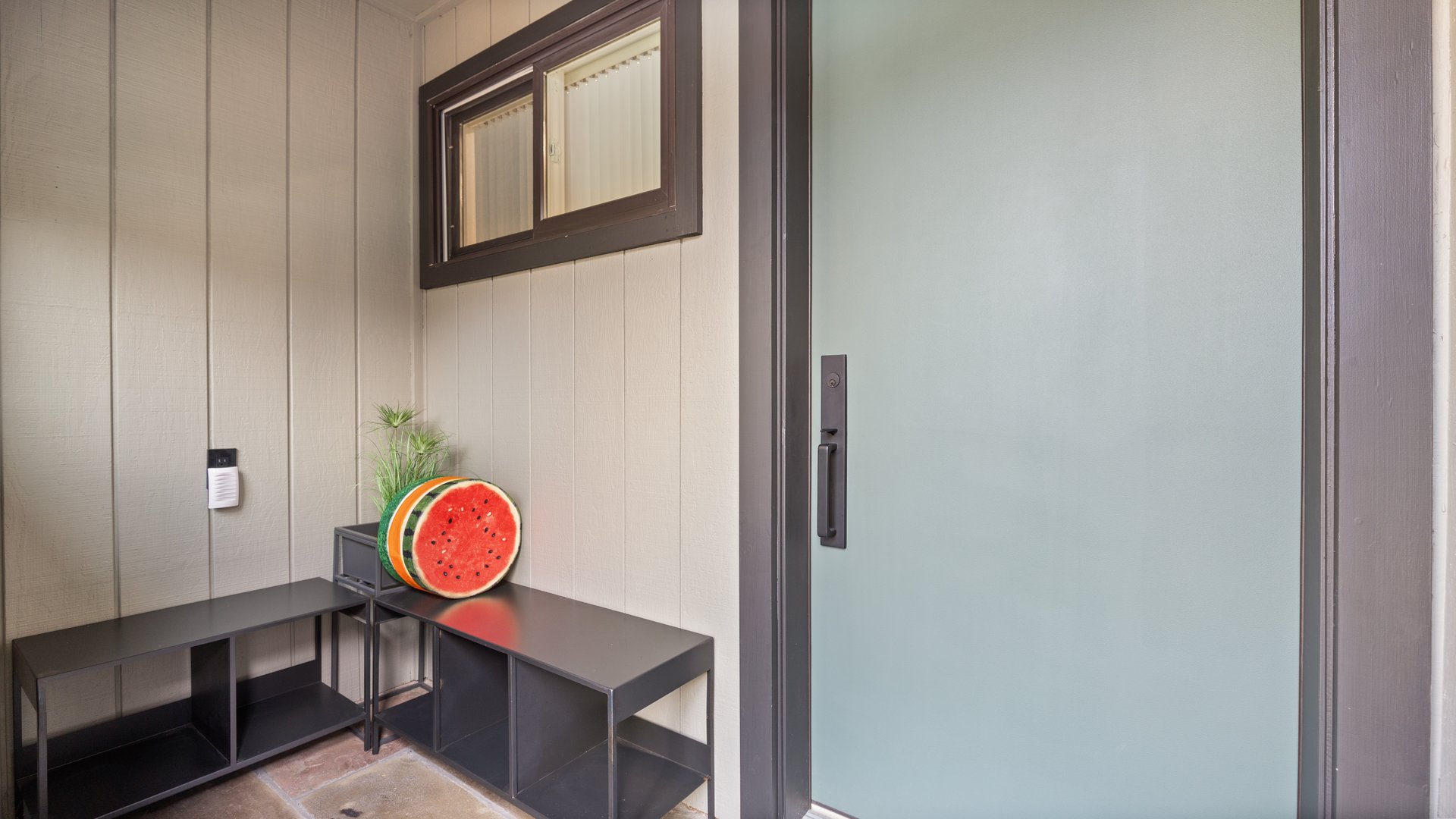 424 N Hemlock Ln Photo 3