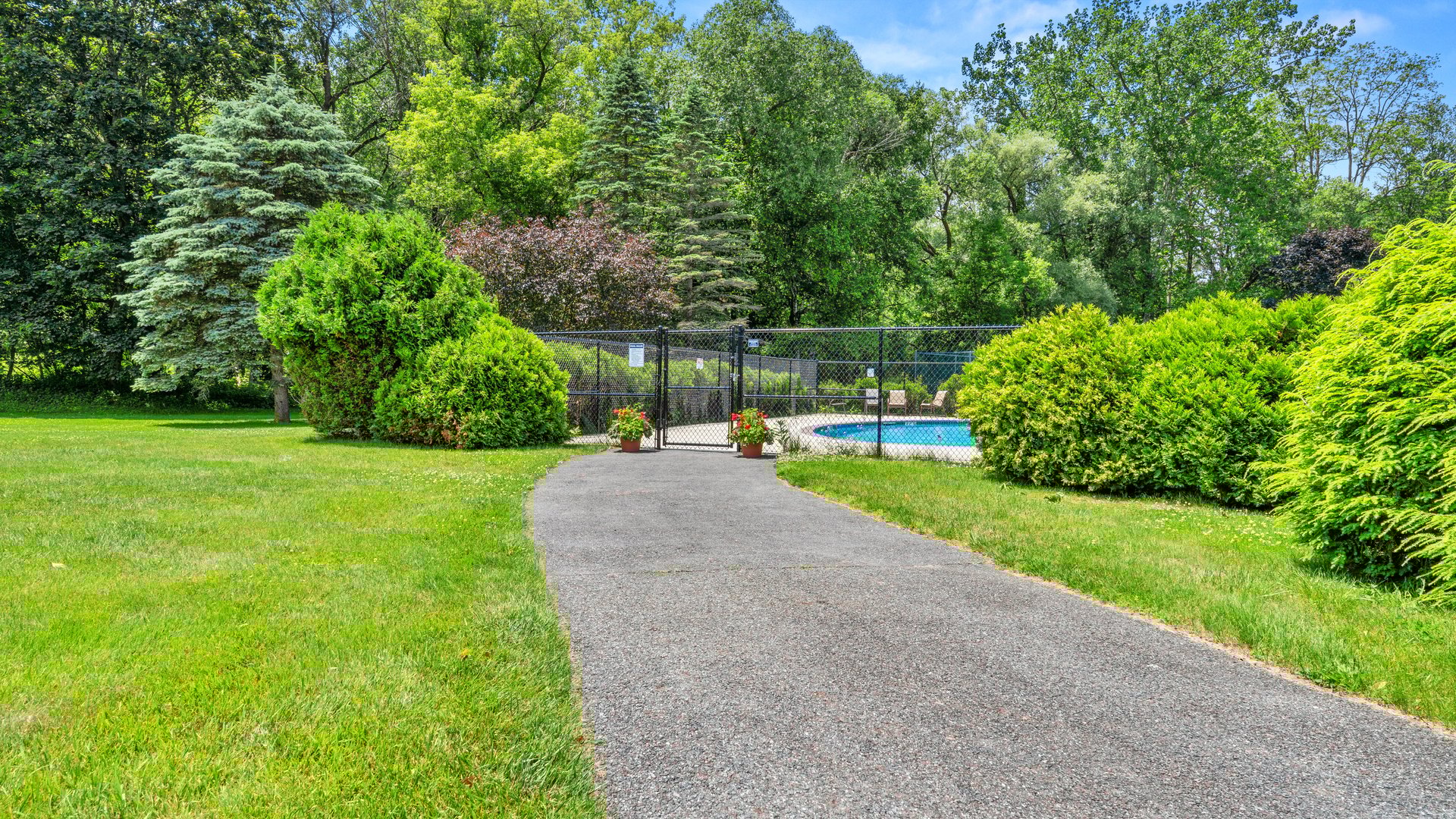 424 N Hemlock Ln Photo 34