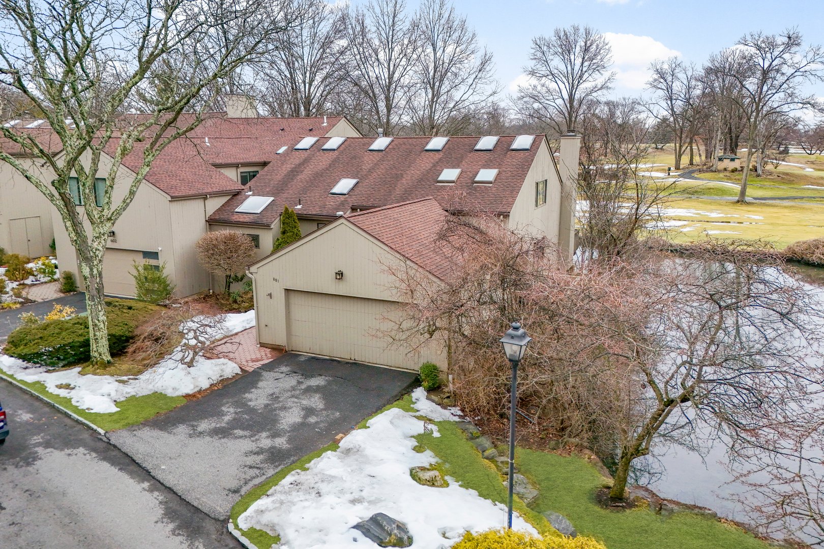 601 Fairway Green Photo 4