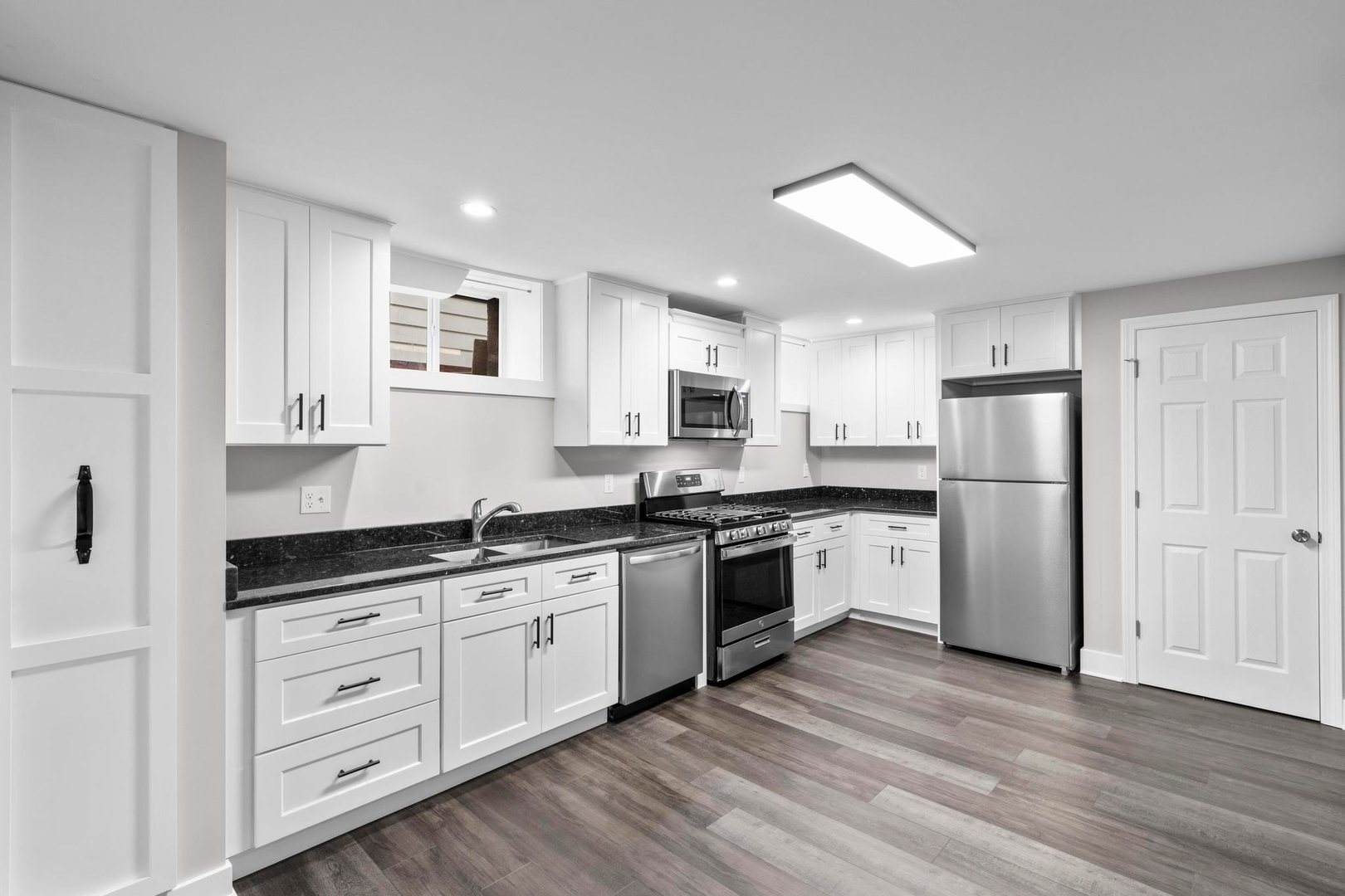 548 Ferry Street Photo 5