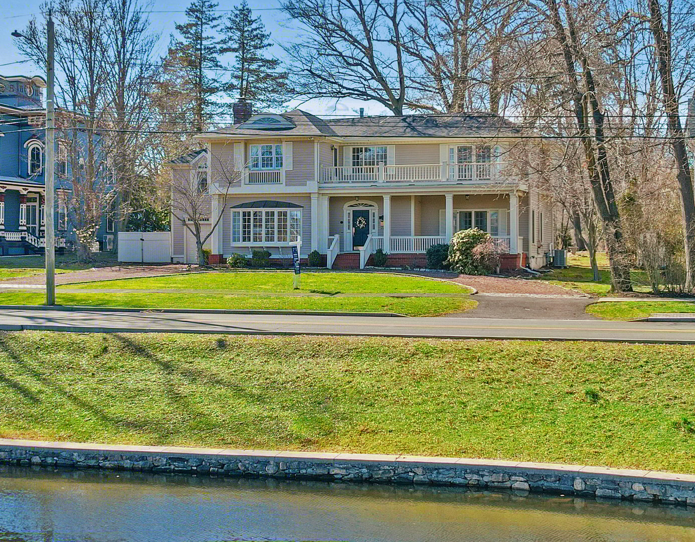 152 West River Street Photo 2