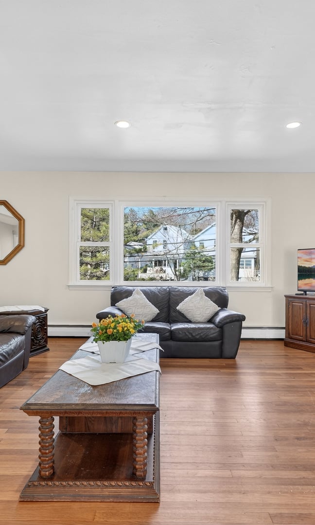 82 Taxter Road Photo 5