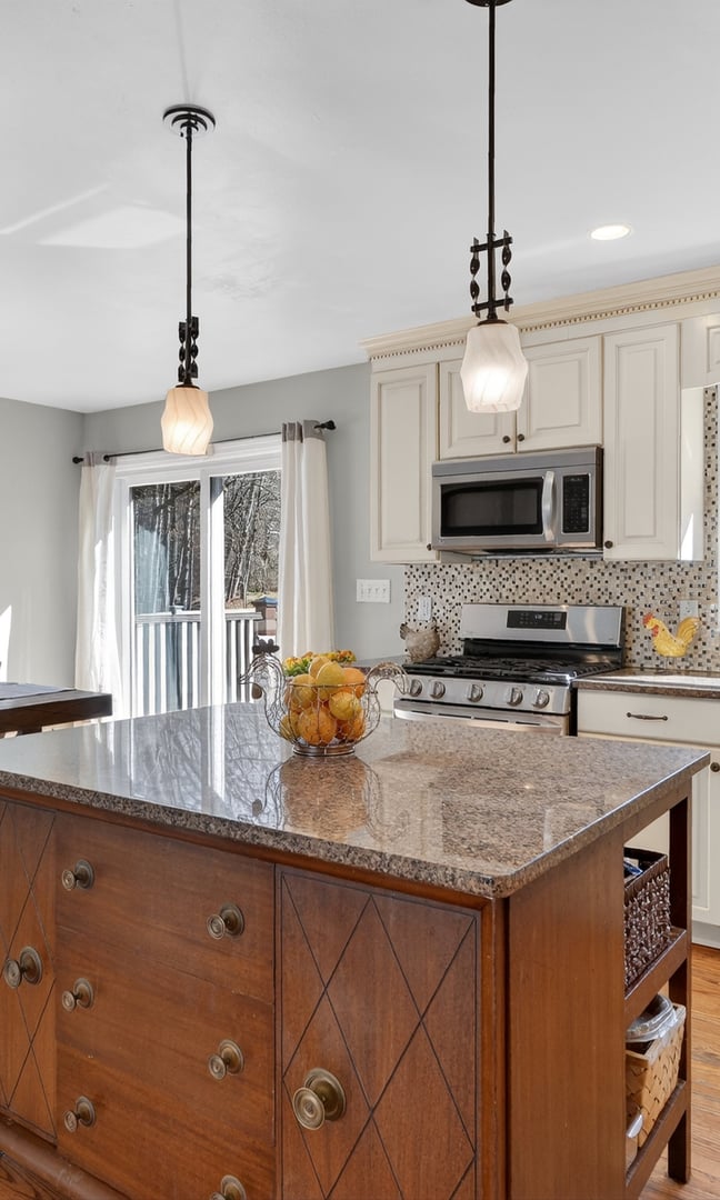 82 Taxter Road Photo 15