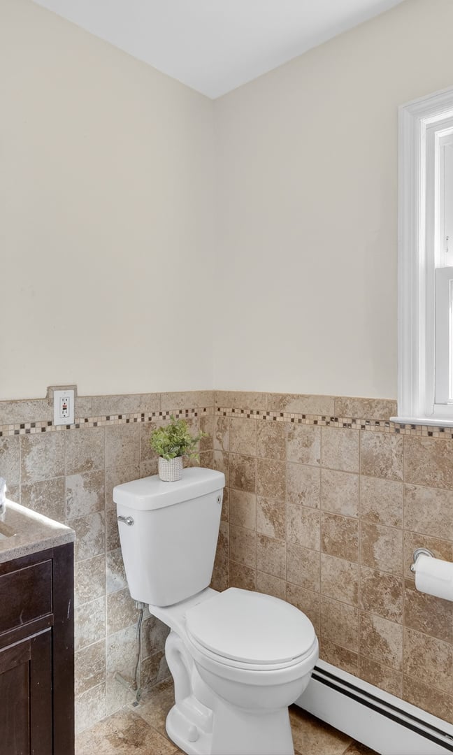 82 Taxter Road Photo 17