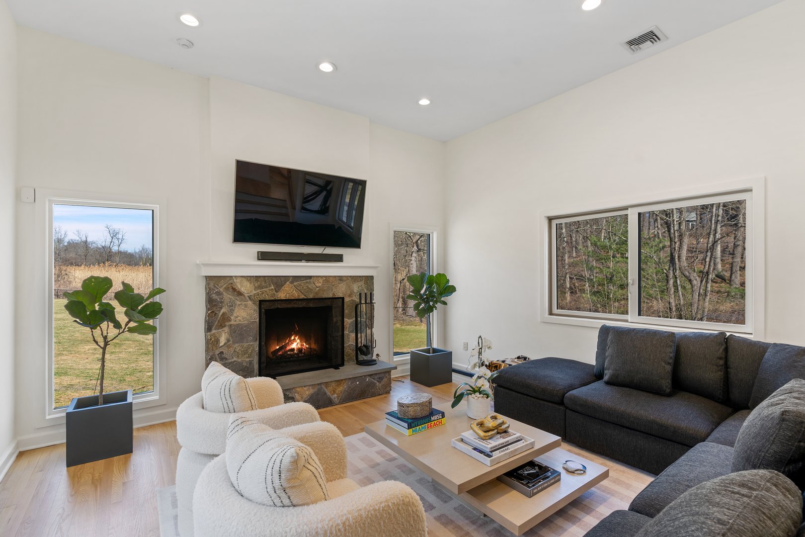 15 Haights Cross Road Photo 16