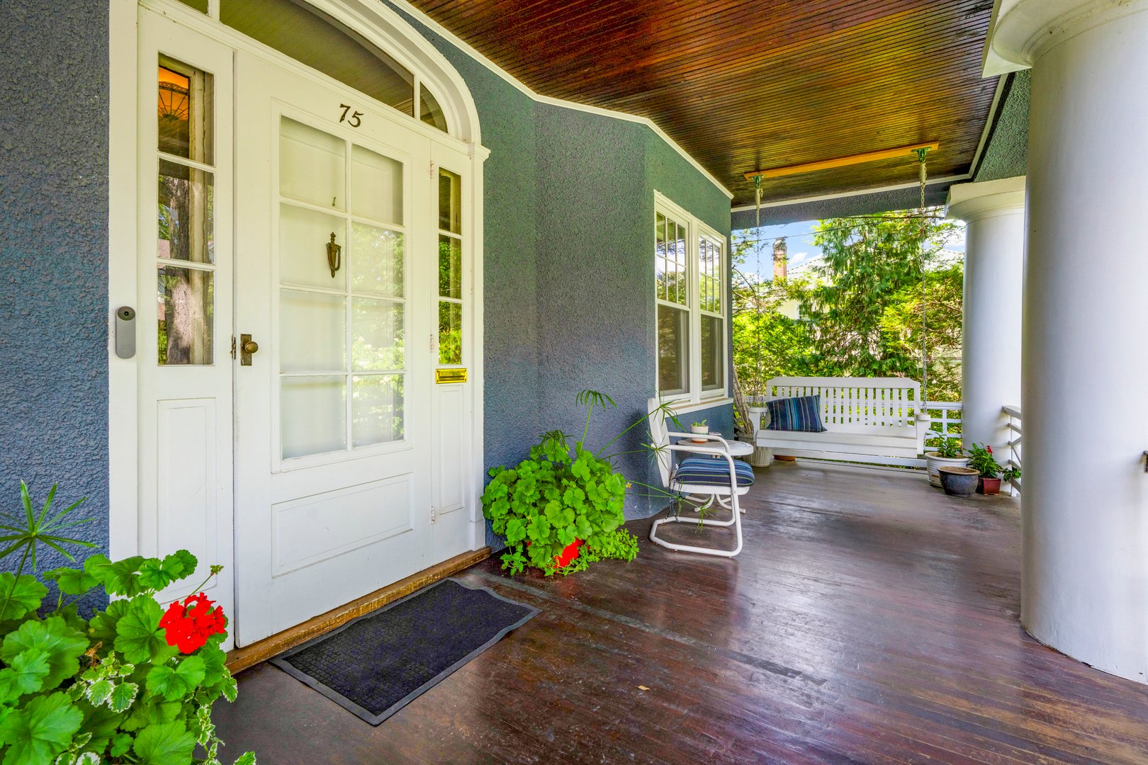 75 Young Avenue Photo 4