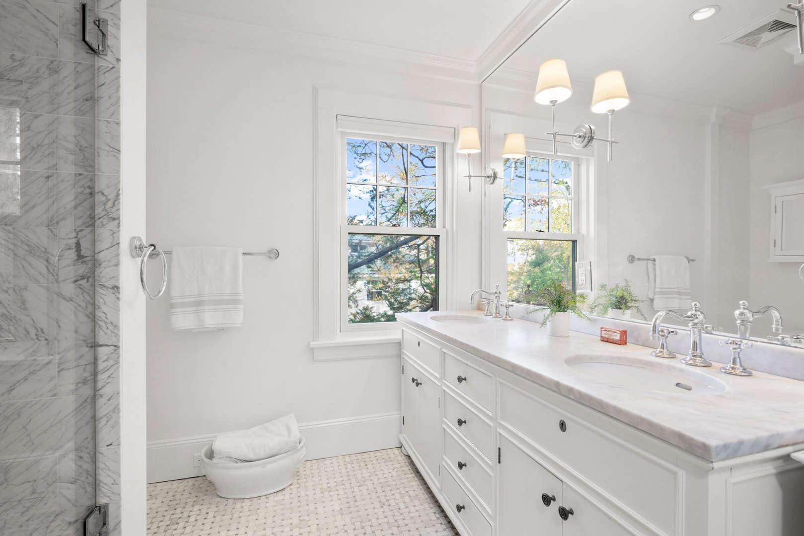 75 Young Avenue Photo 17