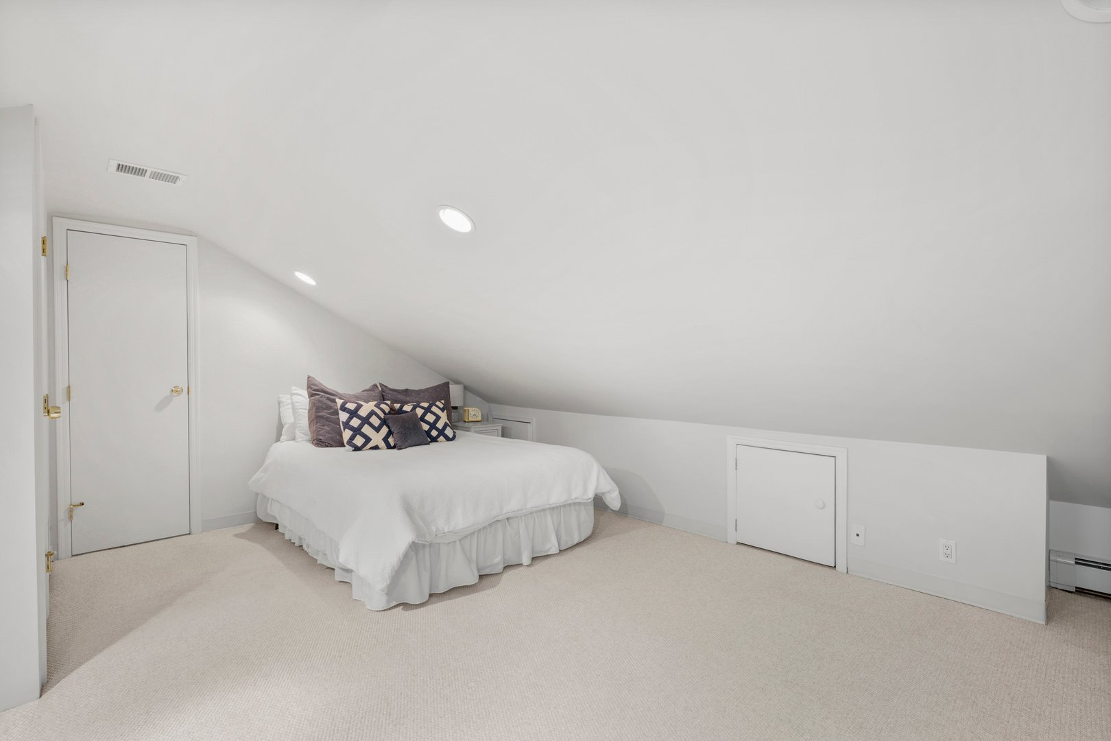 75 Young Avenue Photo 21