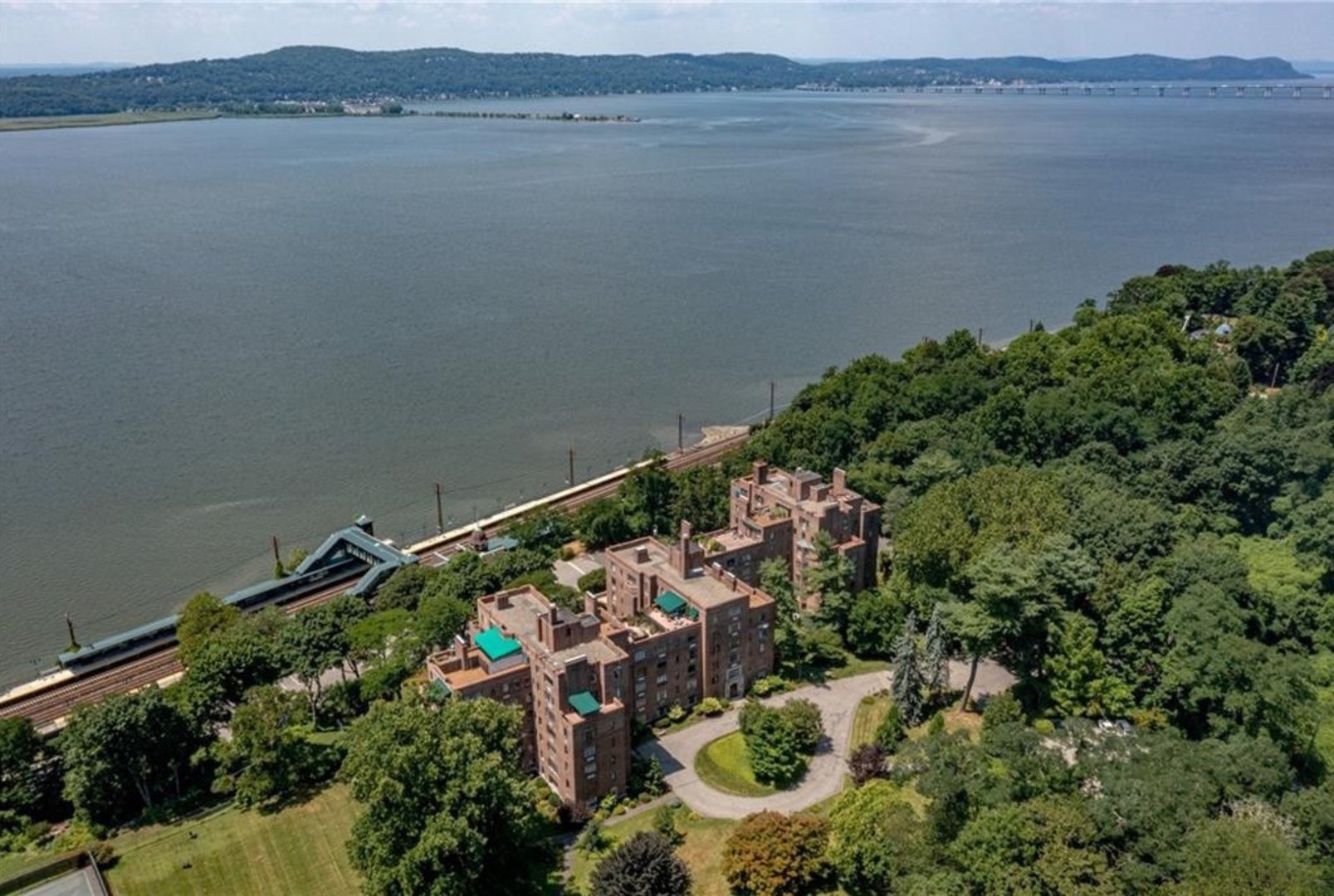 100 Ardsley Avenue W  #5G Photo 1