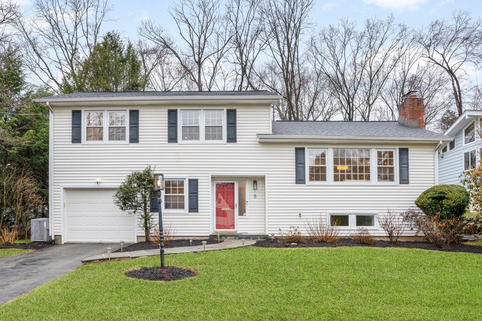 8 Valentine Road Photo 2