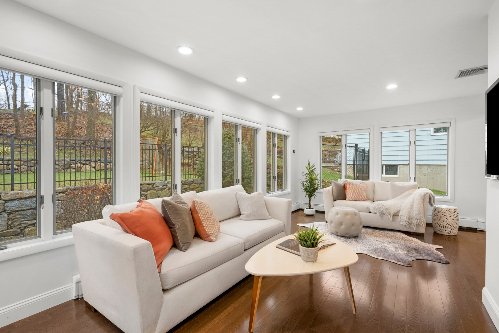 8 Valentine Road Photo 13