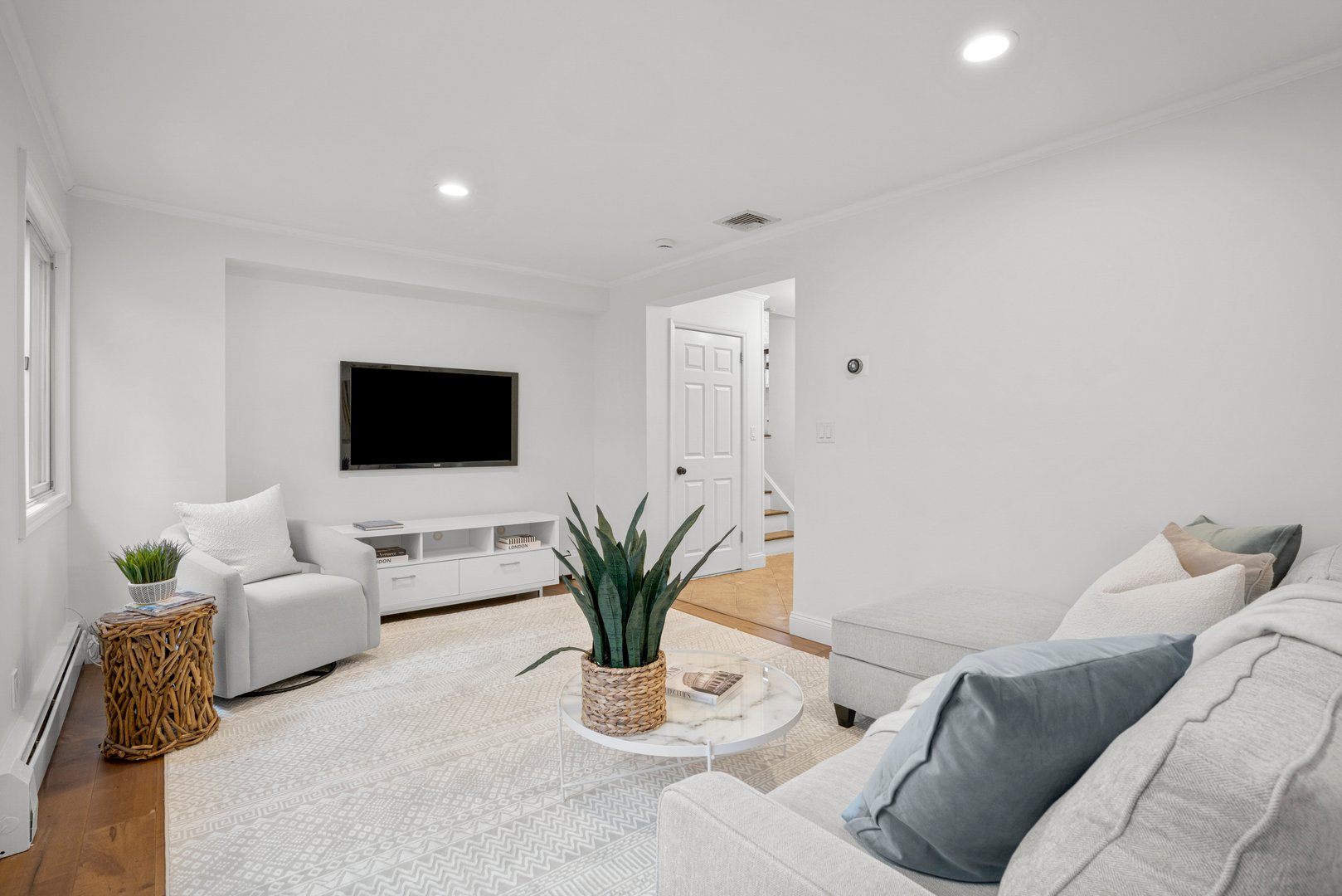 8 Valentine Road Photo 21