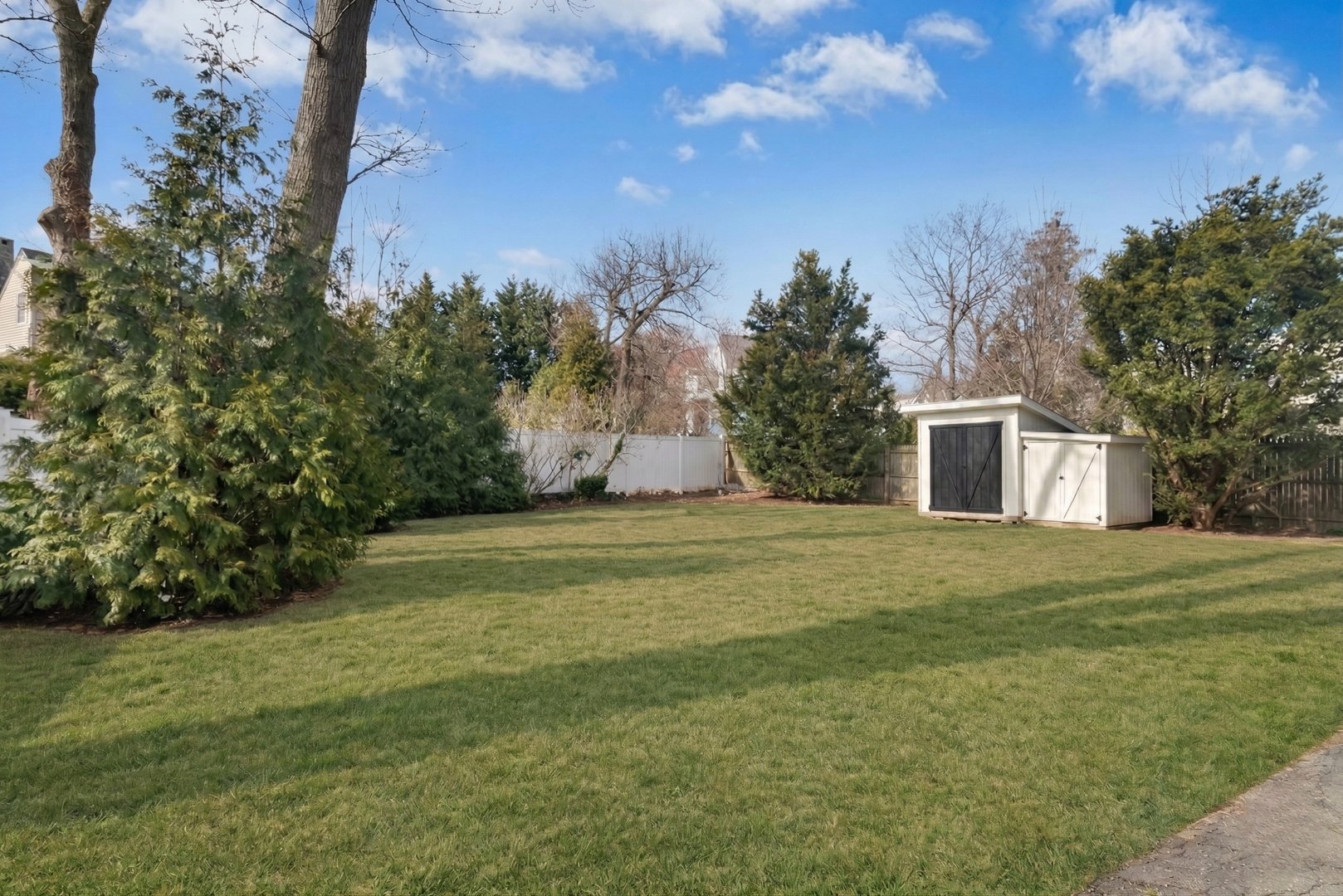 83 Sea Beach Drive Photo 34