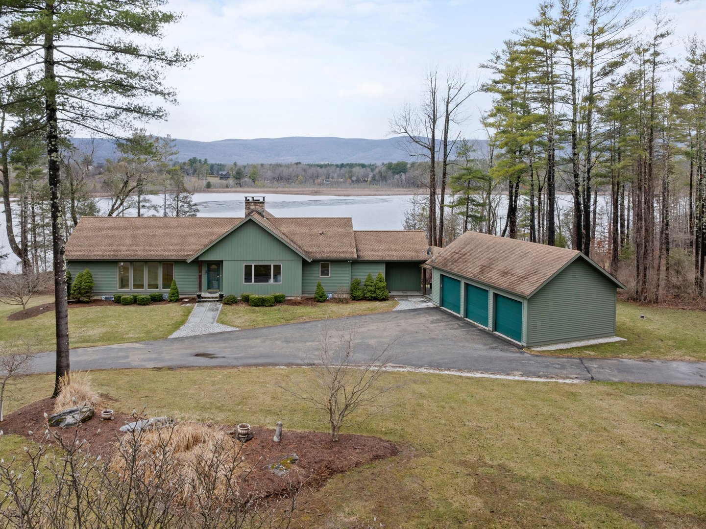 99 Washinee Heights Road Photo 2