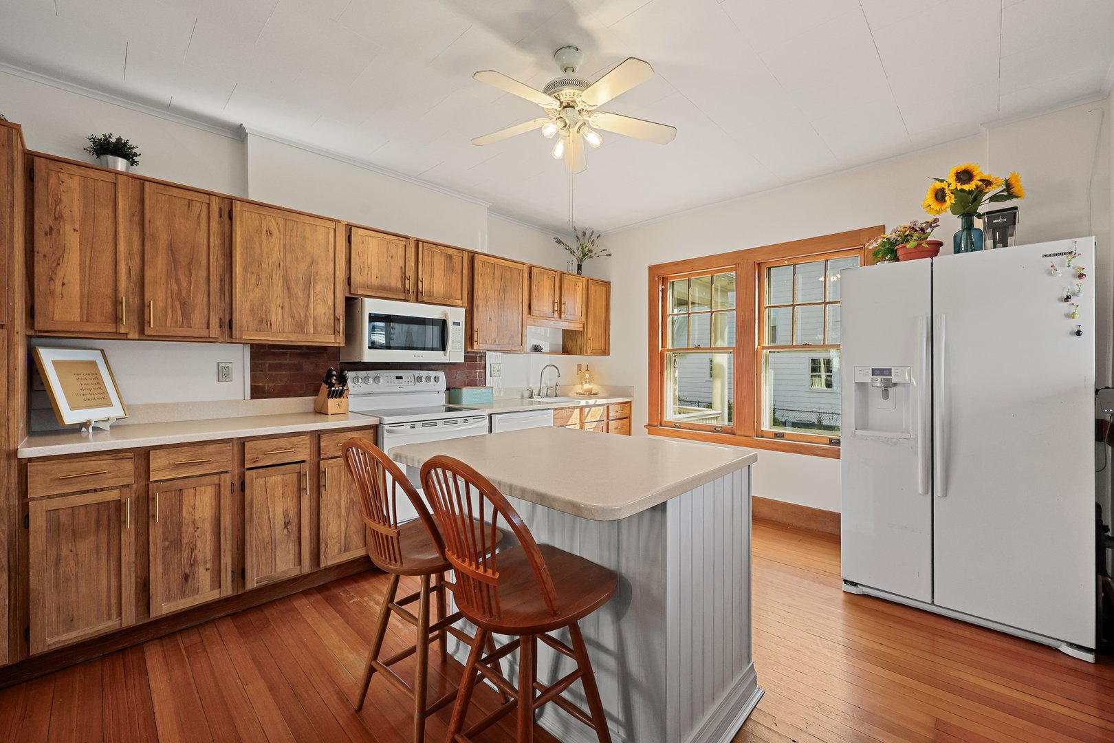 1720 Whitney Avenue Photo 12