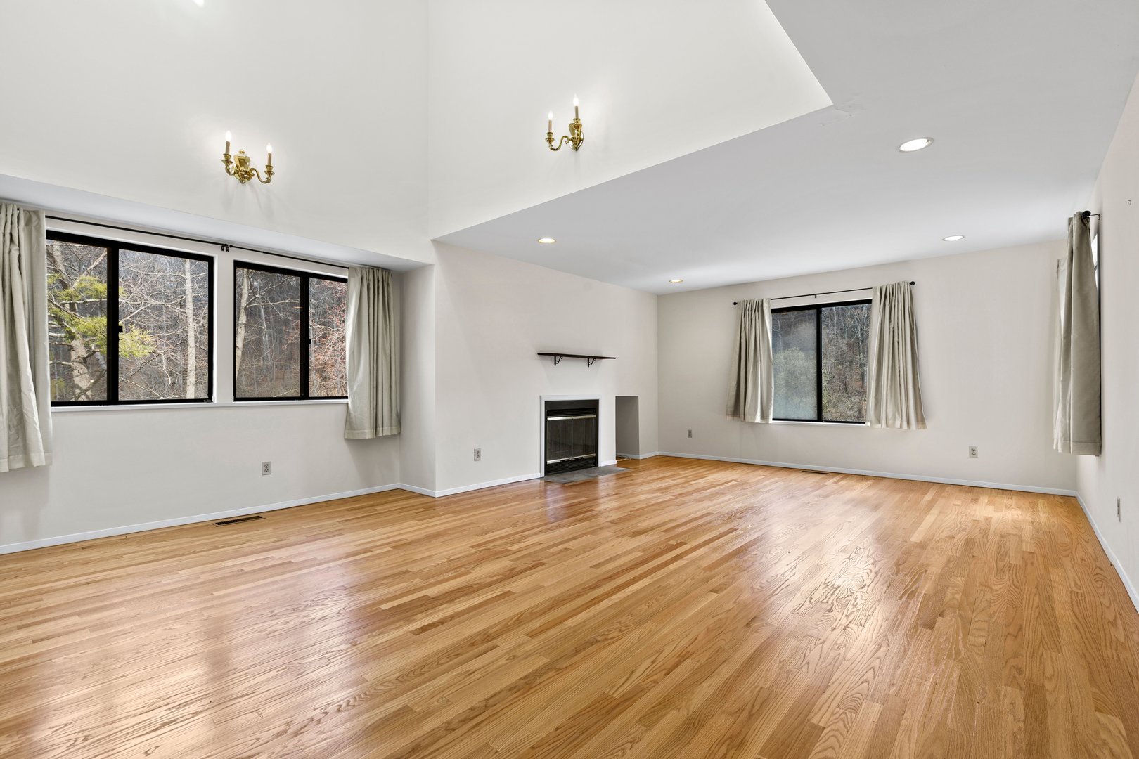 88 Farm Lake Crescent Road Photo 6