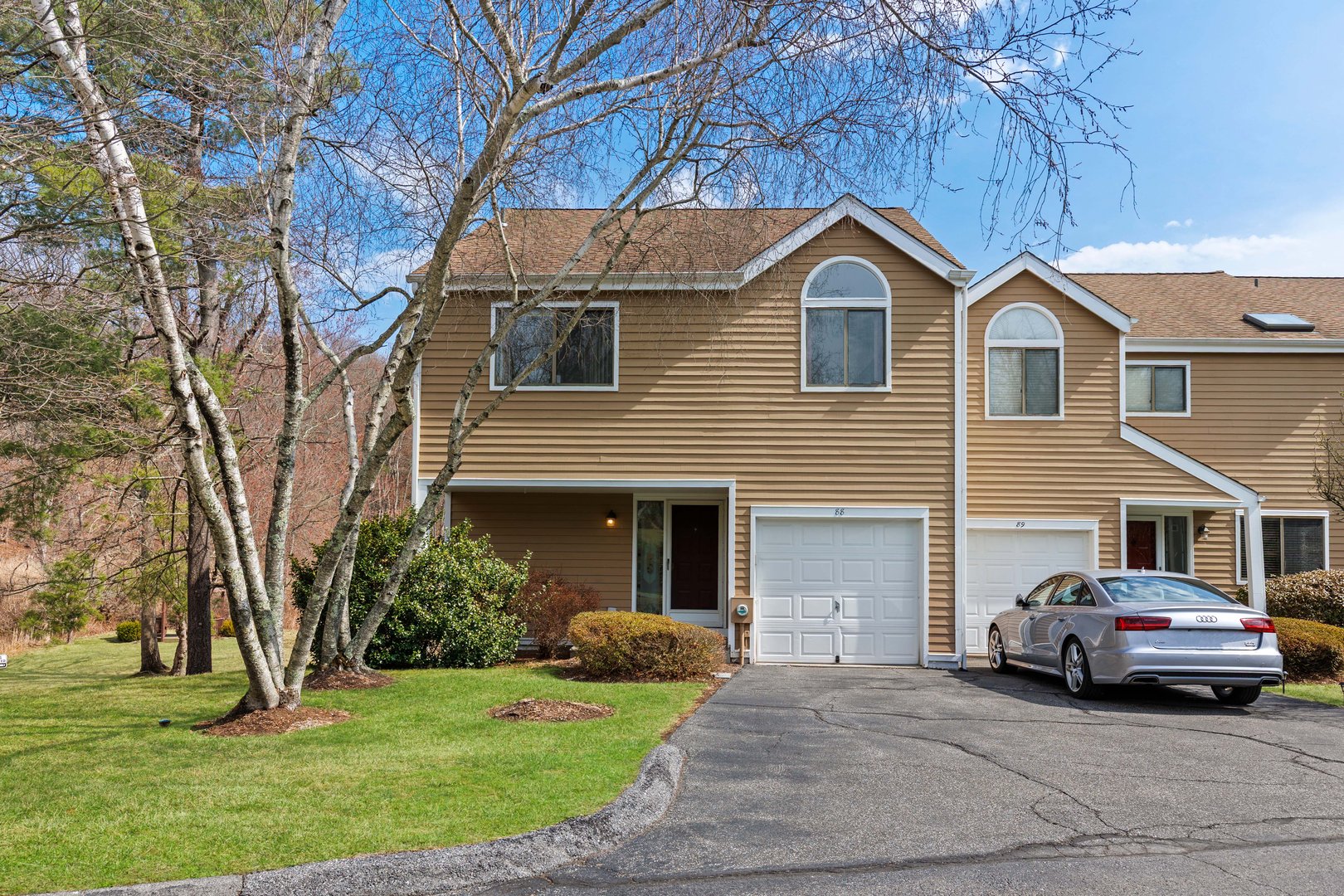 88 Farm Lake Crescent Road Photo 1