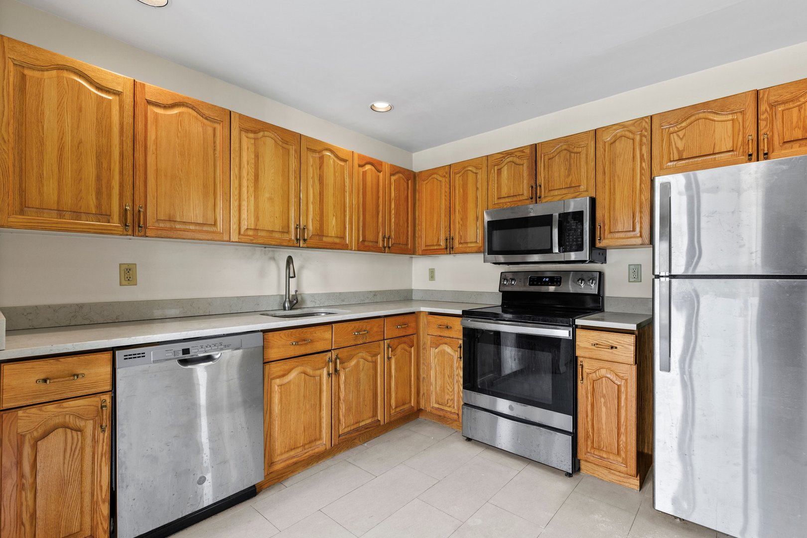 88 Farm Lake Crescent Road Photo 8