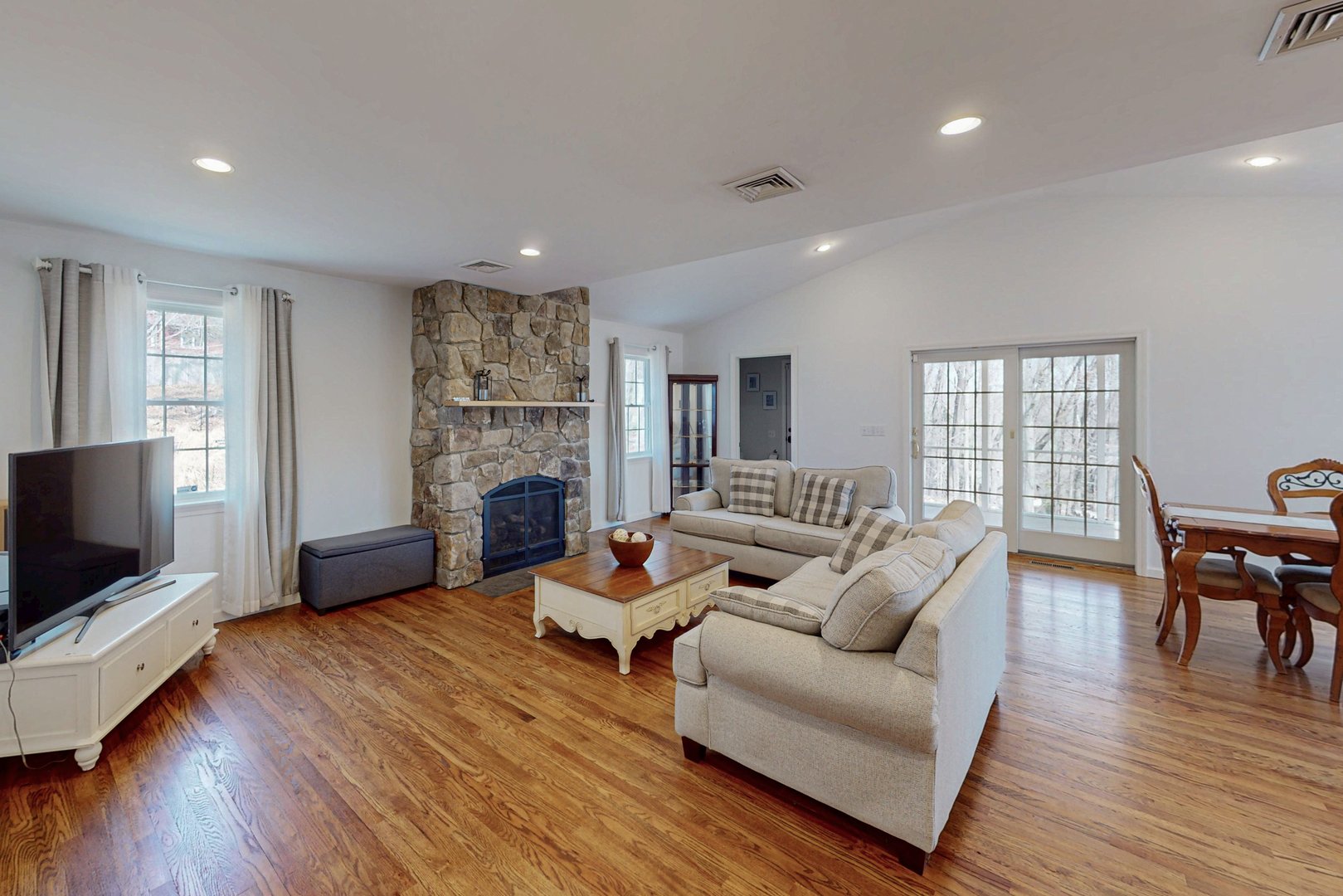 11 Joan Drive Photo 16