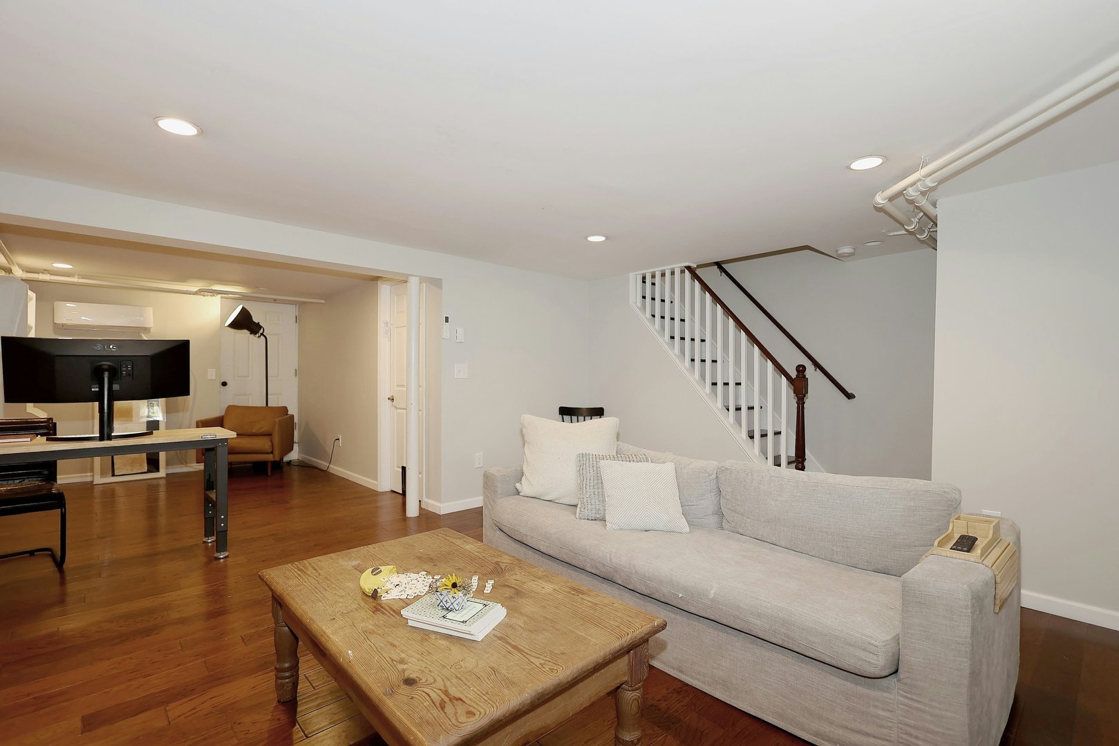 18 Head Of Meadow Road Photo 35