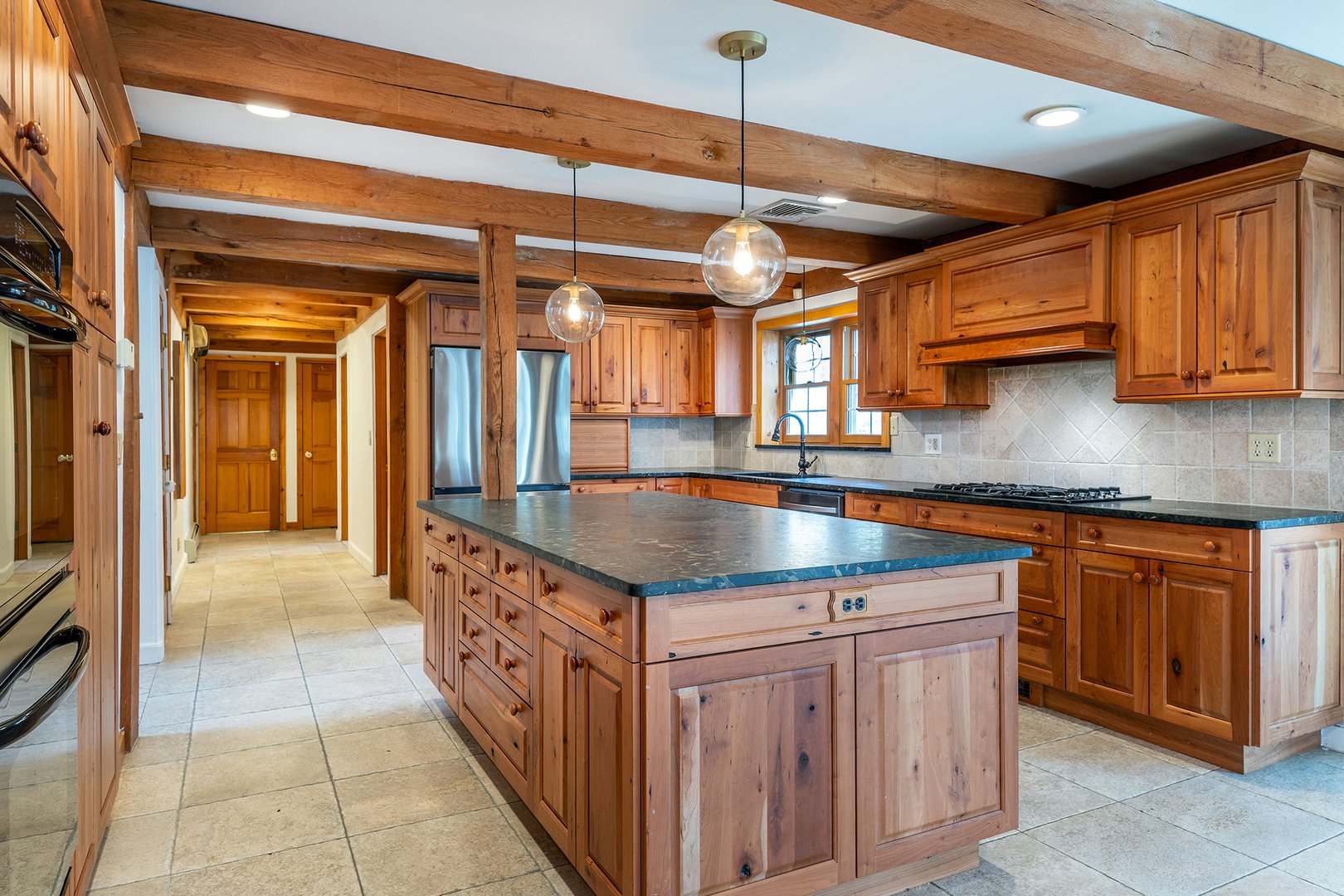 24 Hickory Lane Photo 6