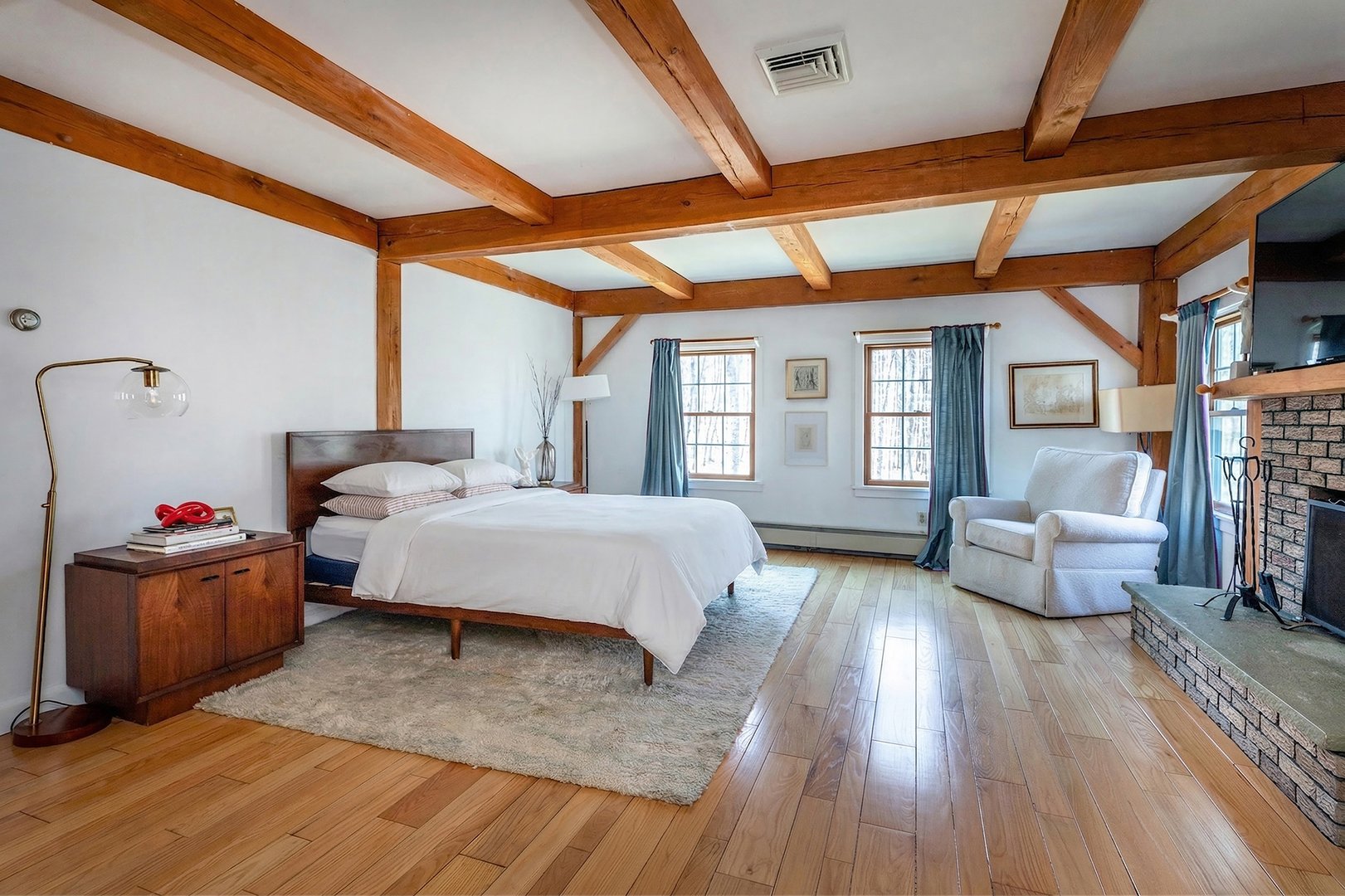 24 Hickory Lane Photo 18