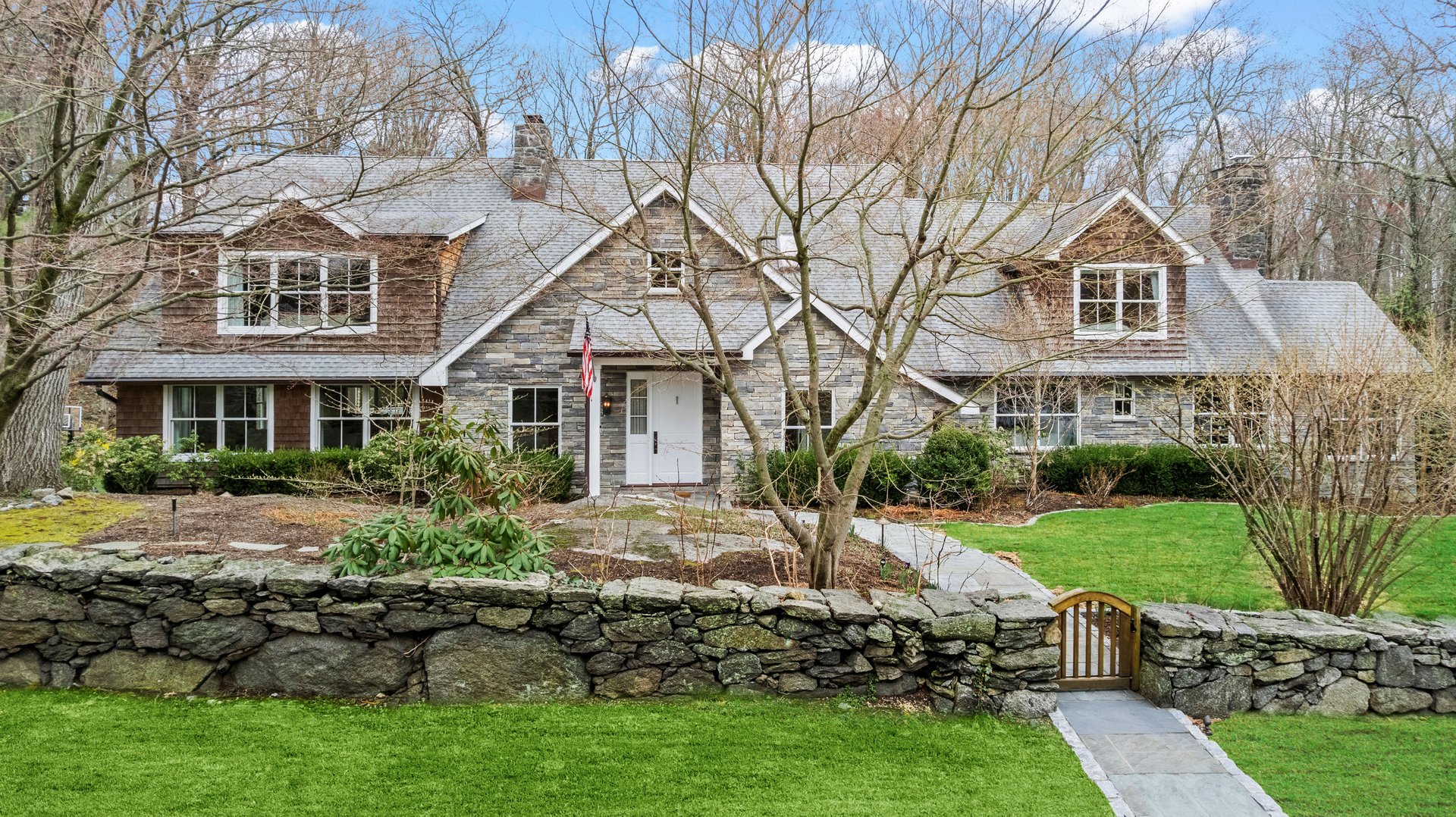 28 Winfield Avenue Photo 1