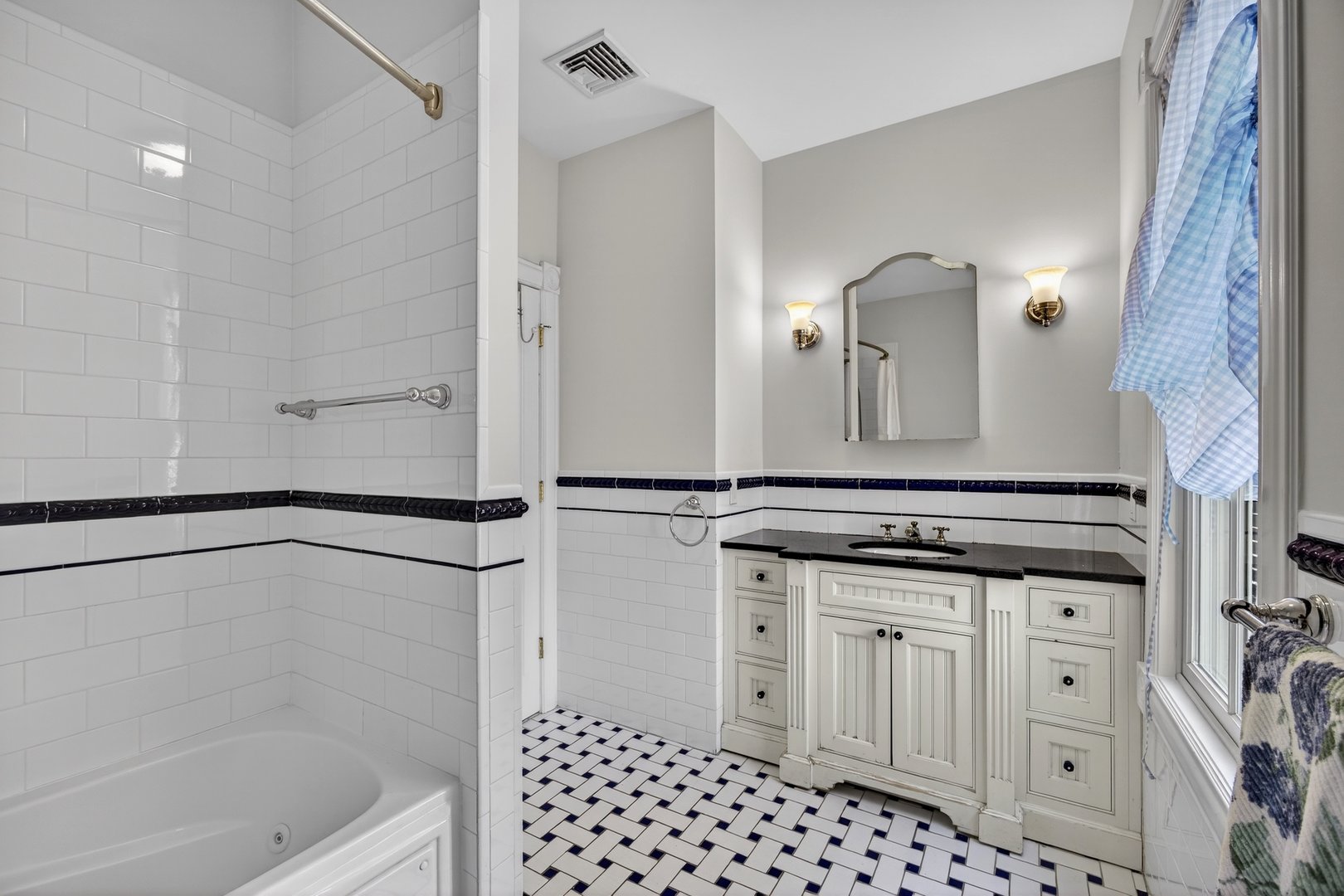 247 Broadway Photo 28