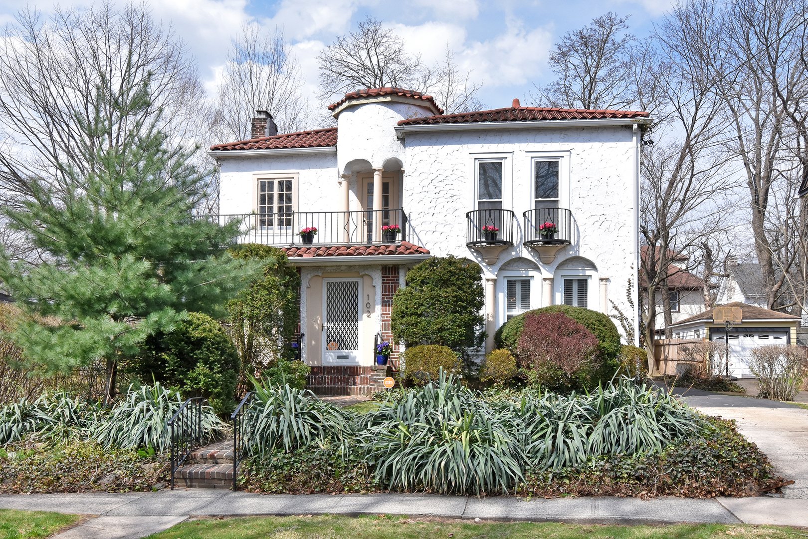 102 Magnolia Avenue Photo 1