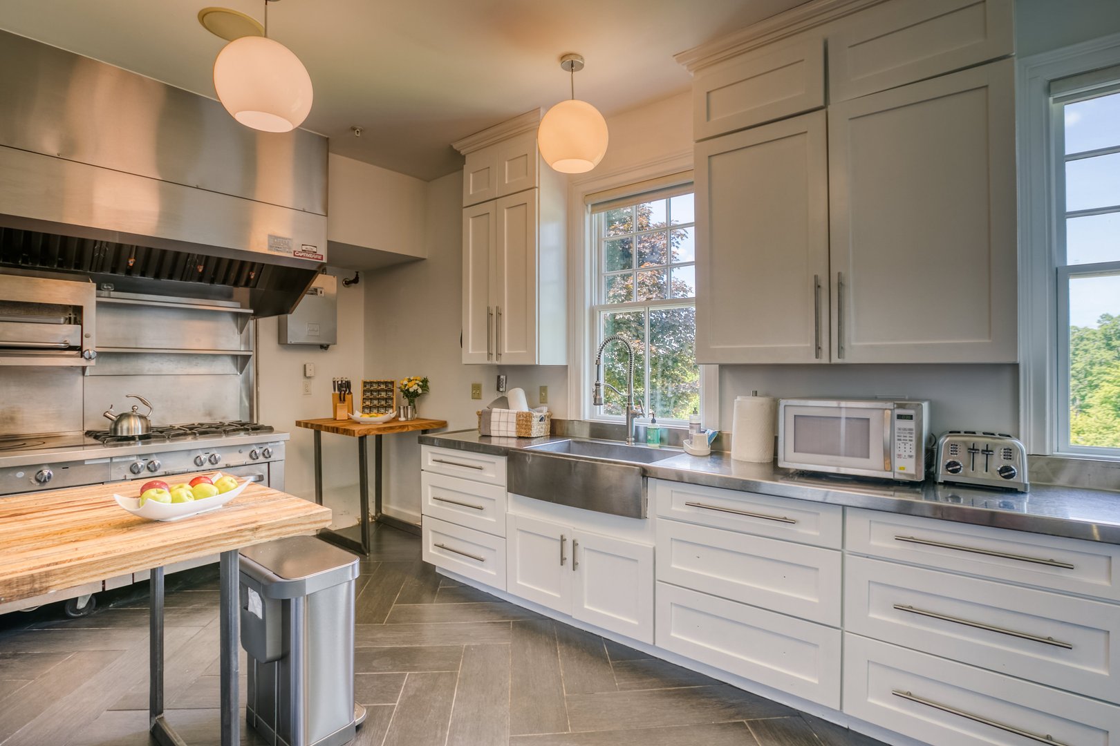 2 Kemble St Photo 10