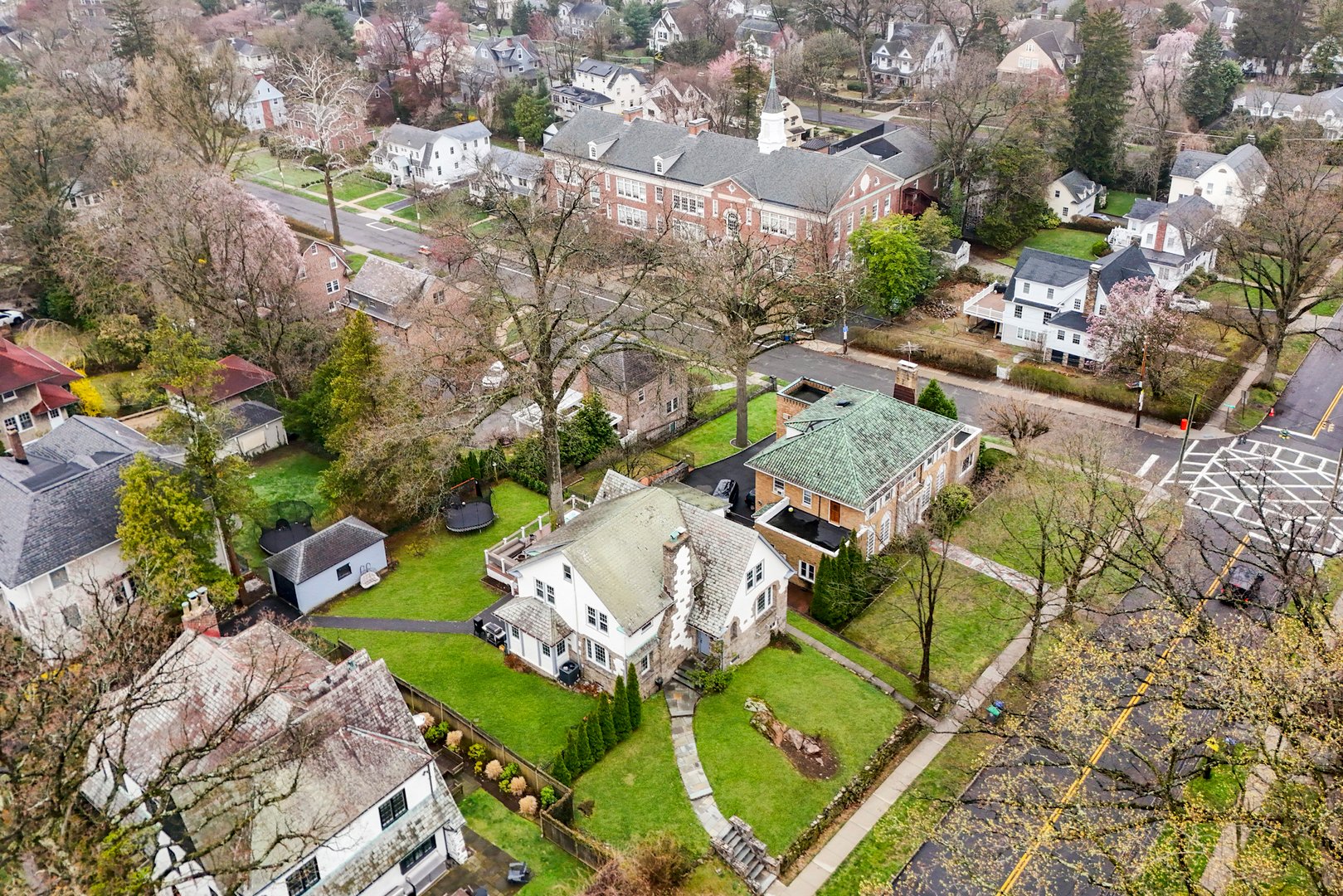 90 Boulevard Photo 4